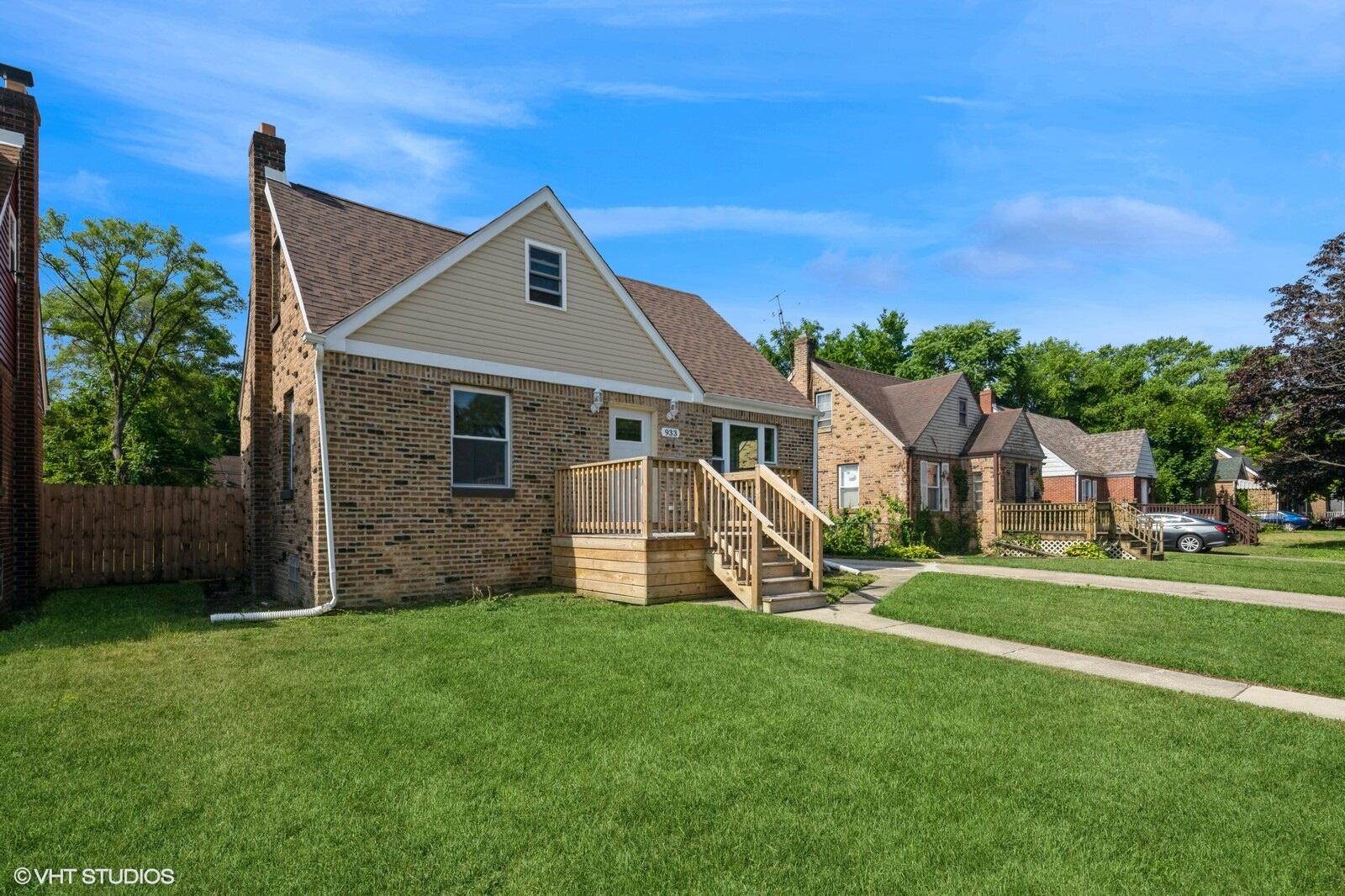 933 E 44th Place
