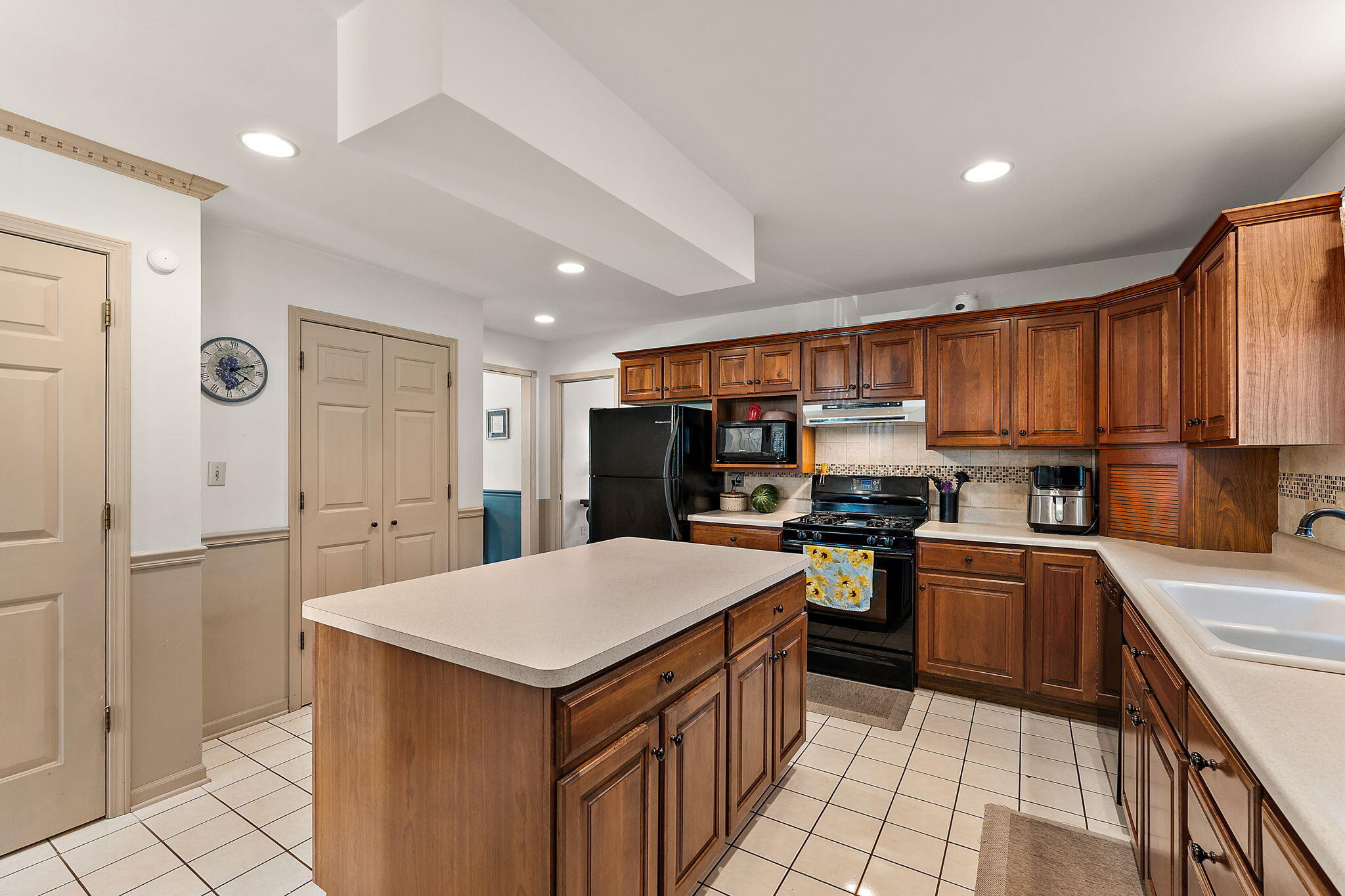 619 N Forest Avenue Unit: 46319