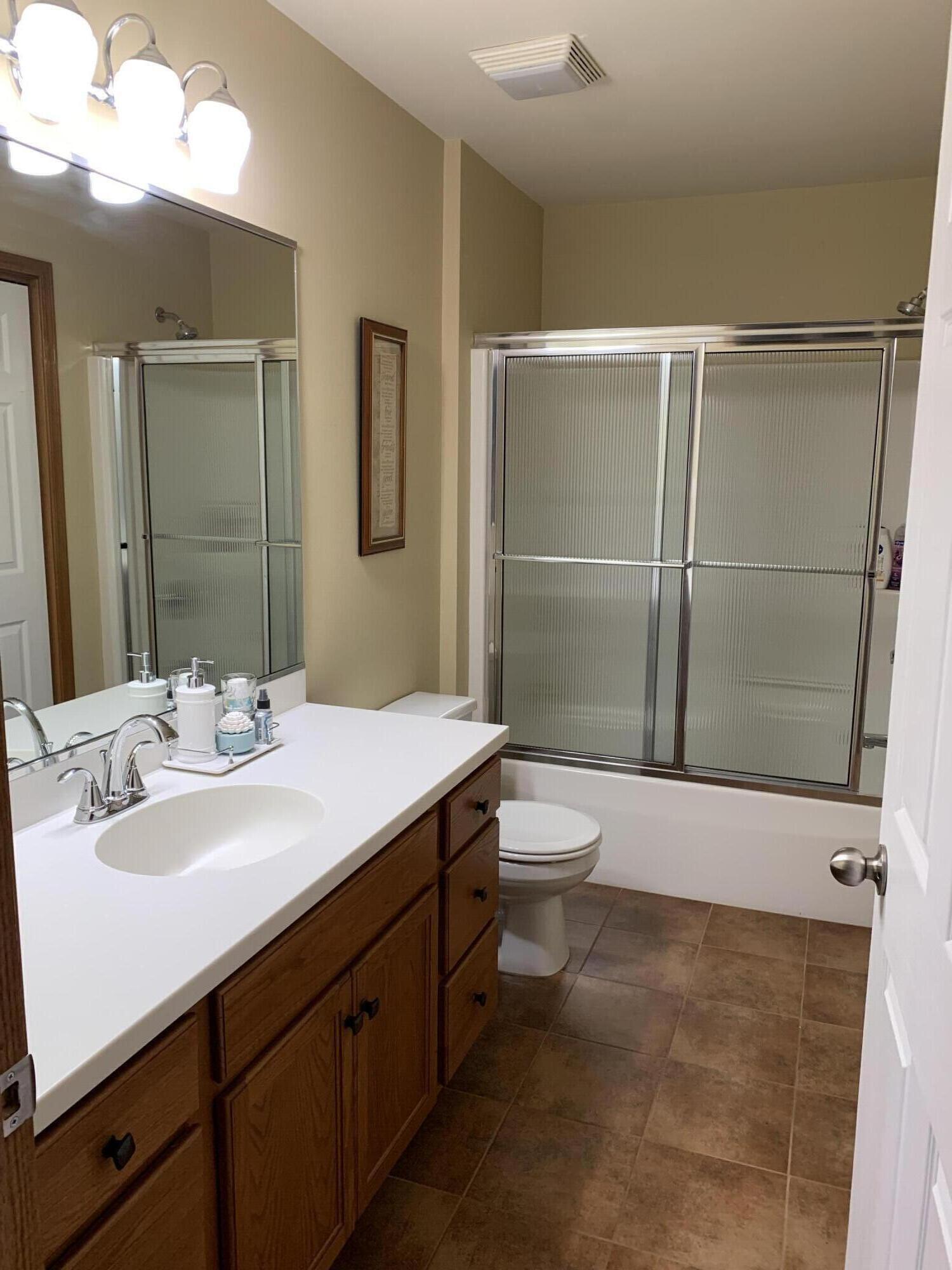 927 Oak Drive Unit: 927