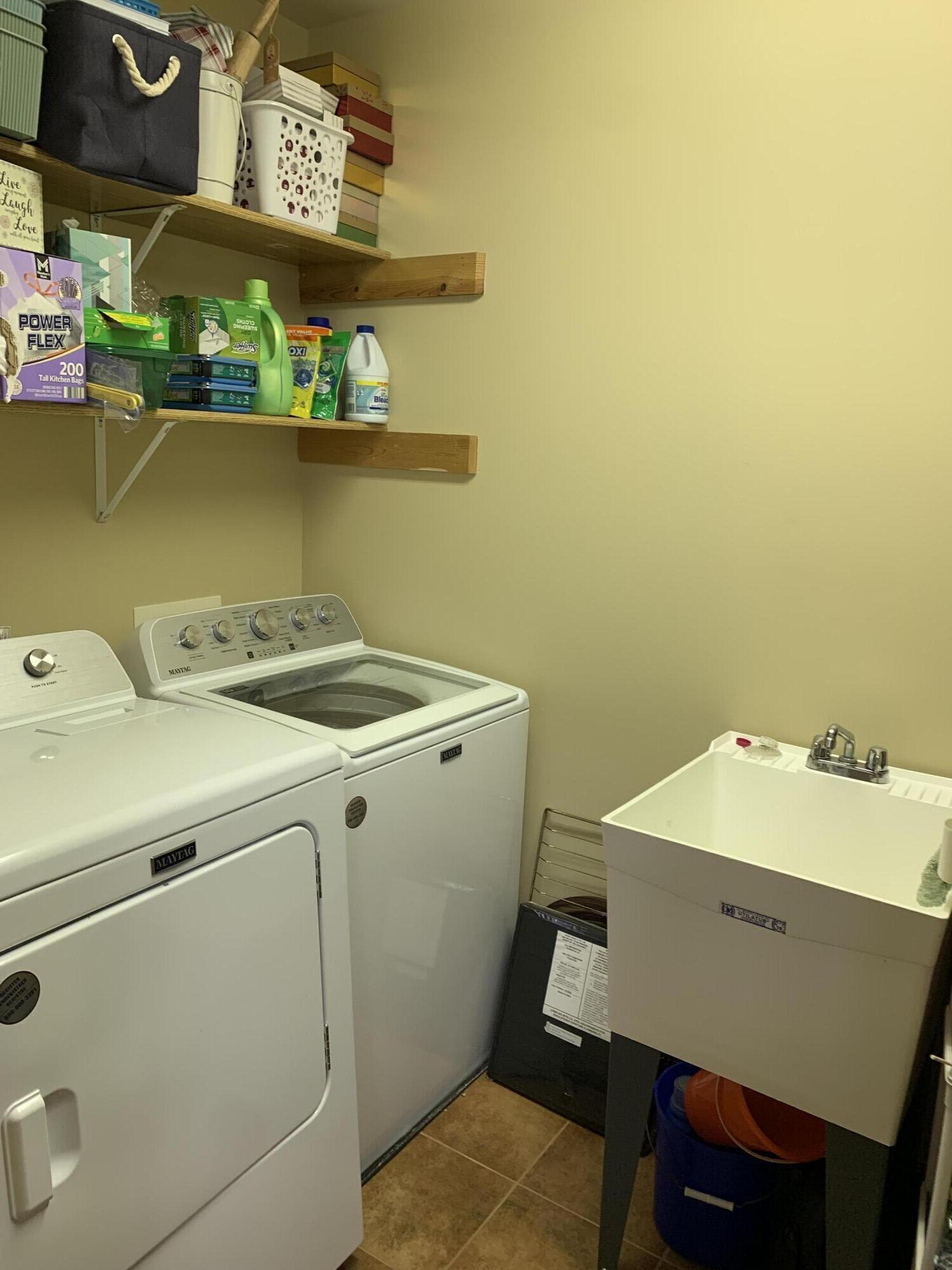 927 Oak Drive Unit: 927