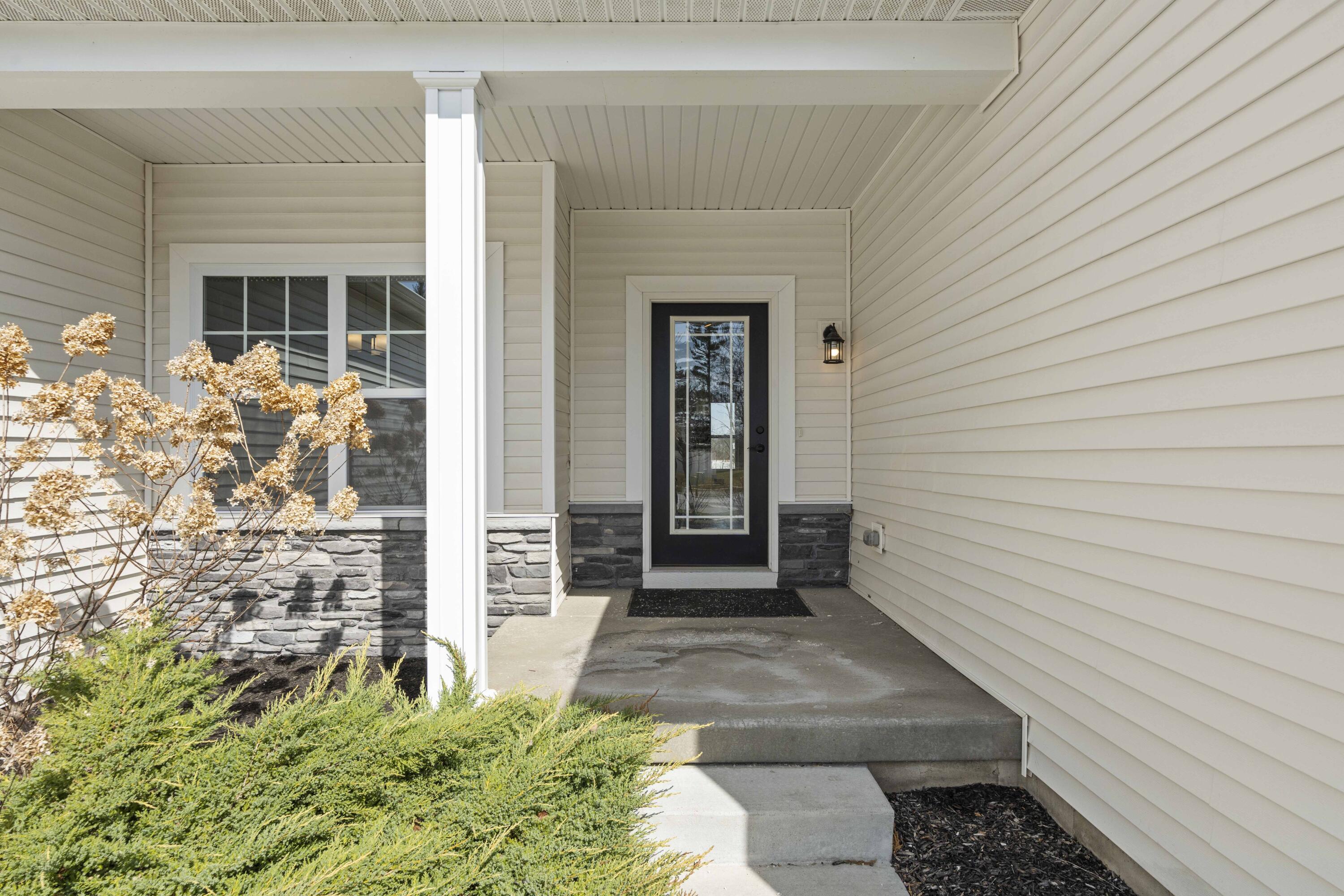 5652 Burr Rdg Circle