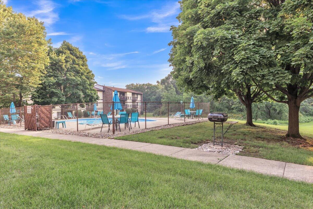 369 Summit Park Court W