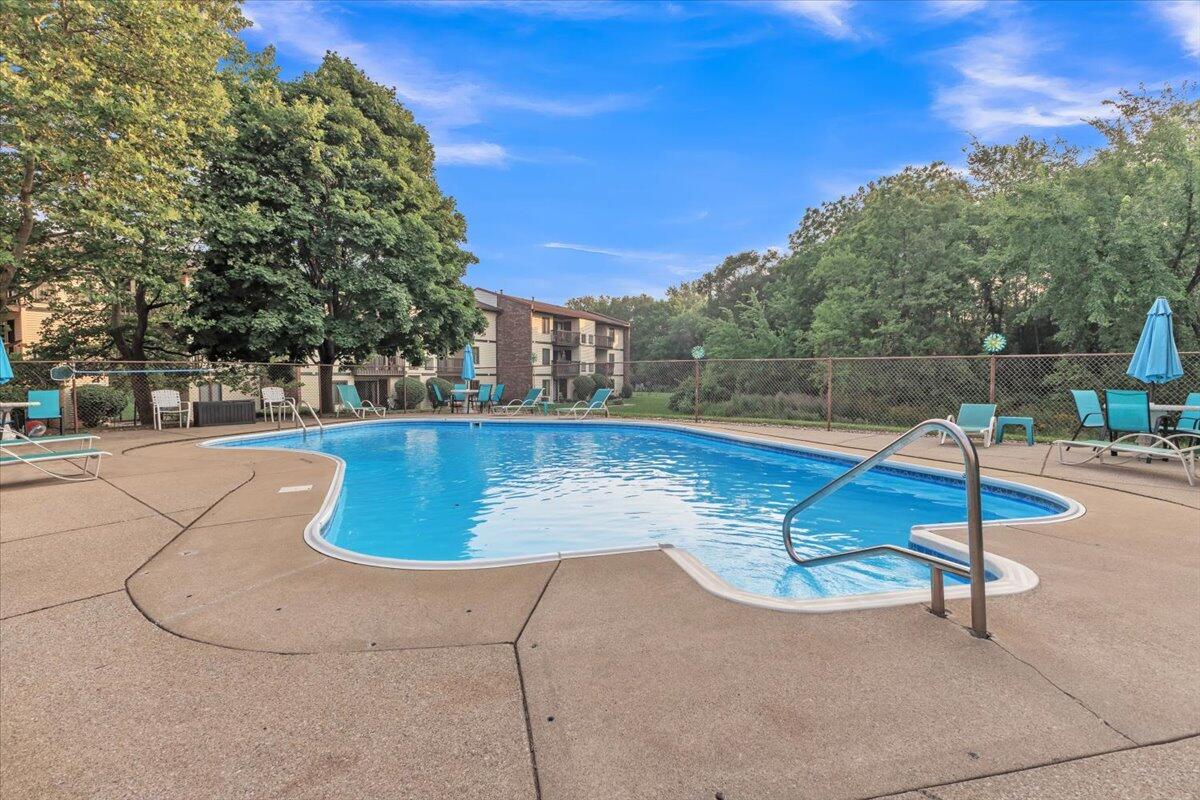 369 Summit Park Court W