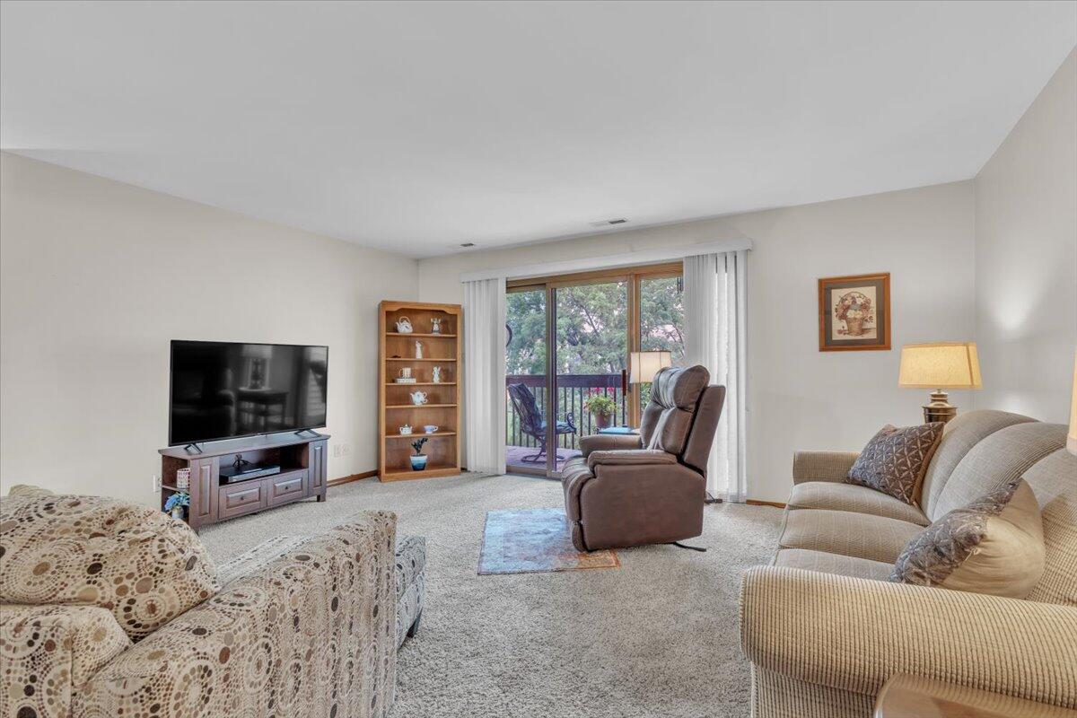 369 Summit Park Court W