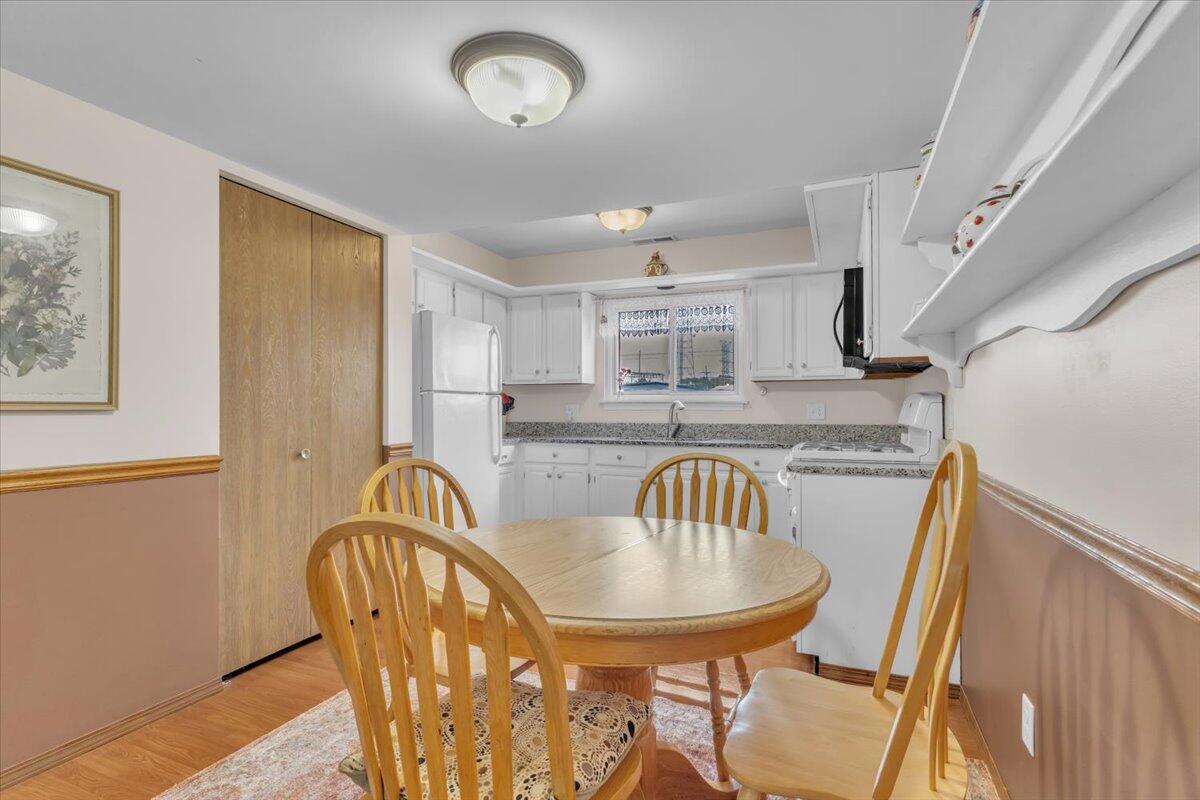 369 Summit Park Court W