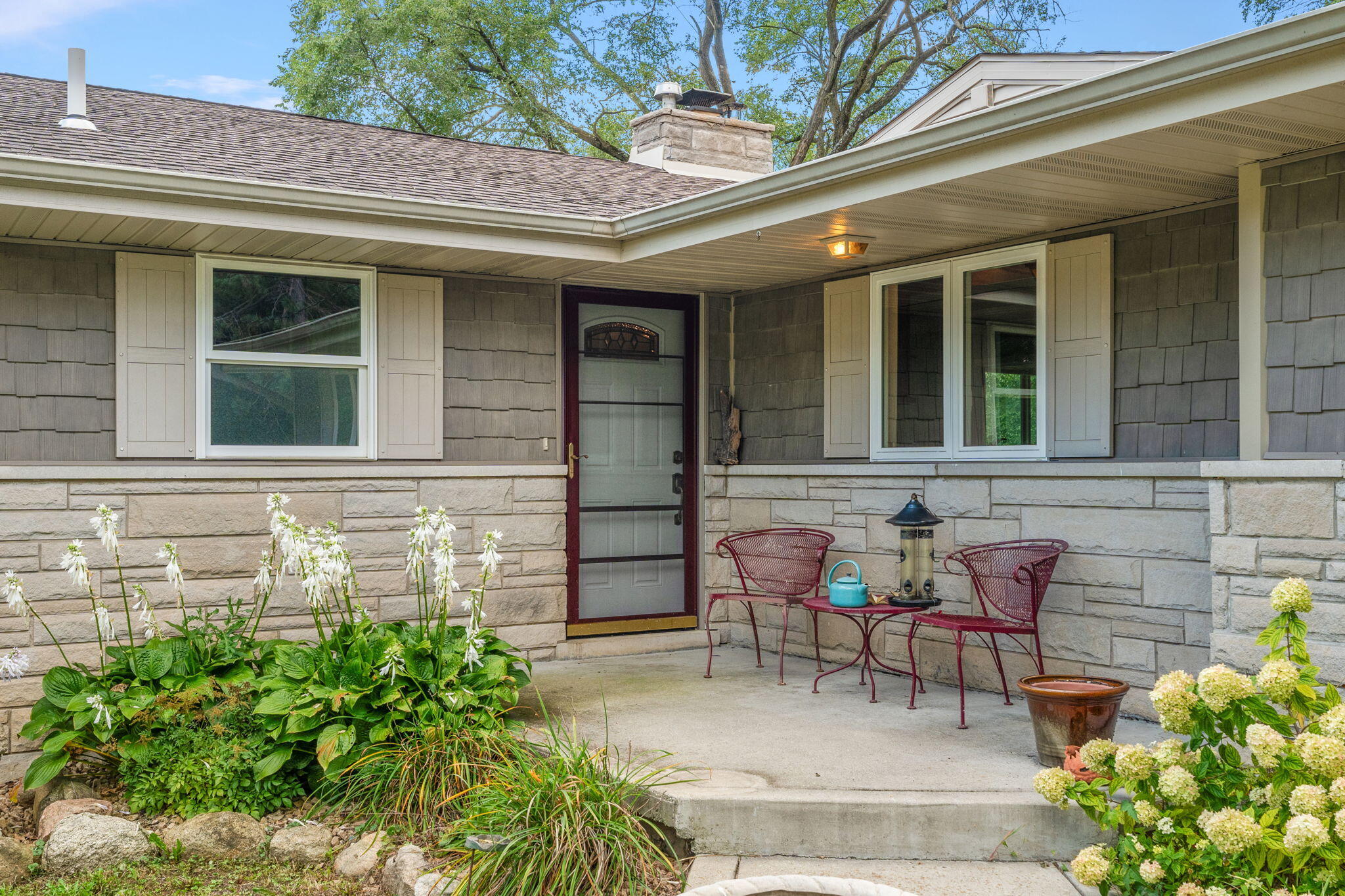 16280 Hendricks Street