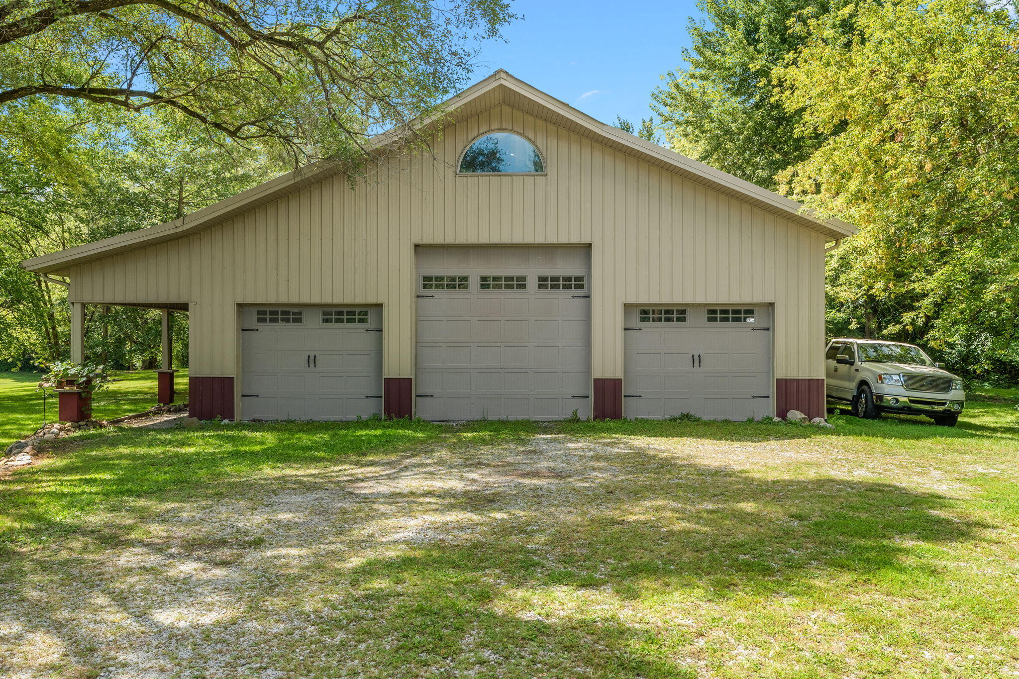 16280 Hendricks Street