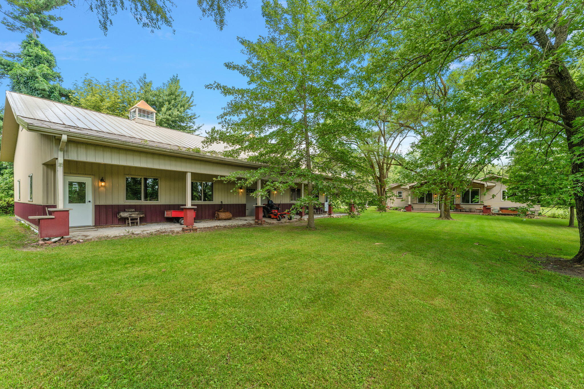 16280 Hendricks Street