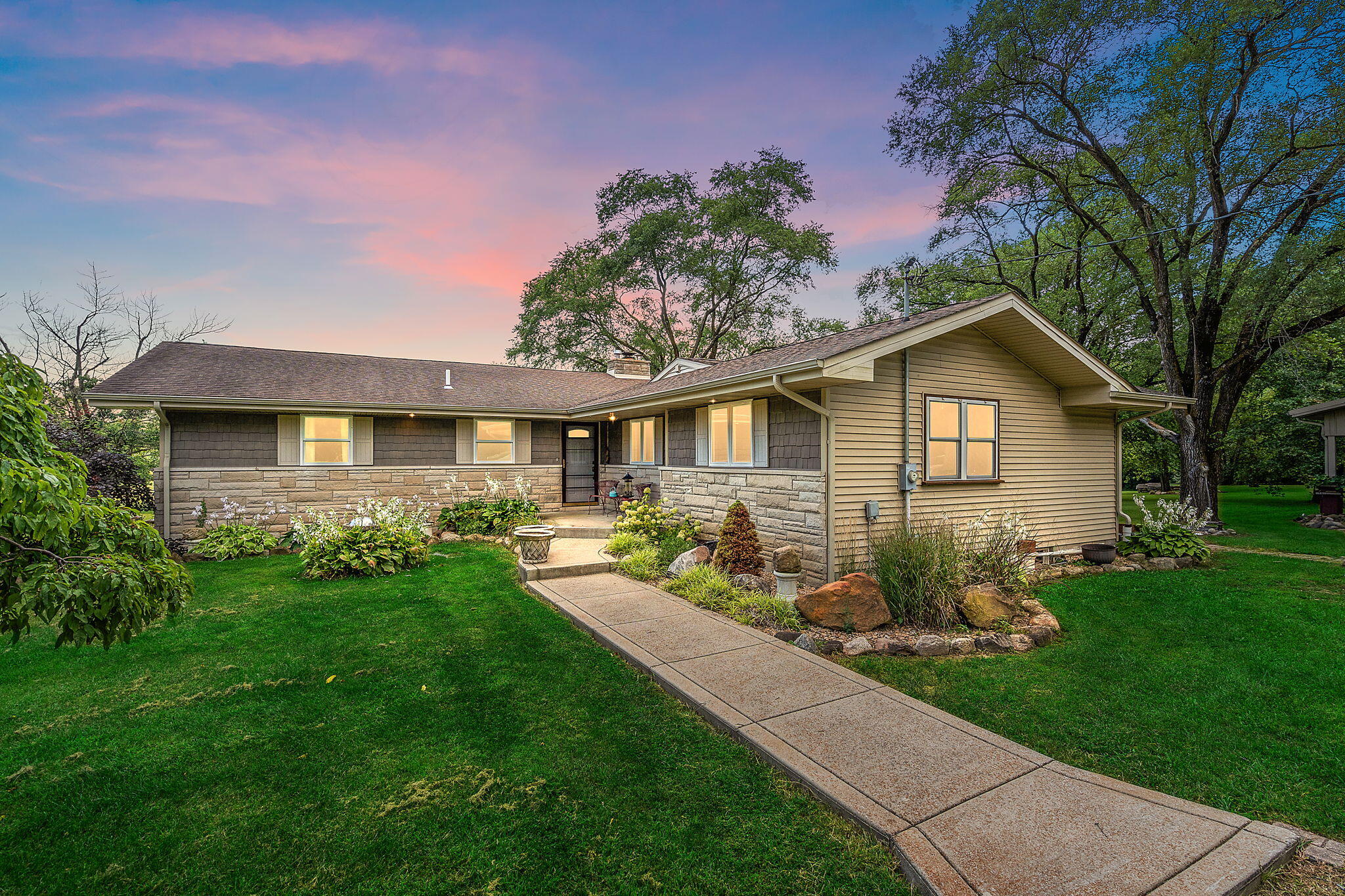 16280 Hendricks Street