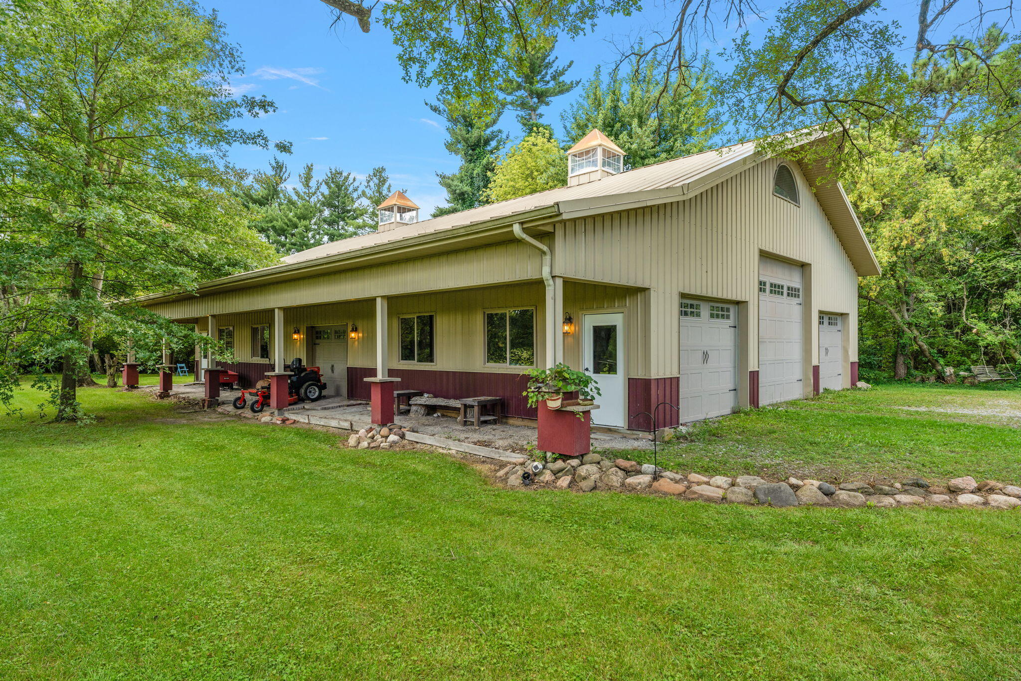 16280 Hendricks Street