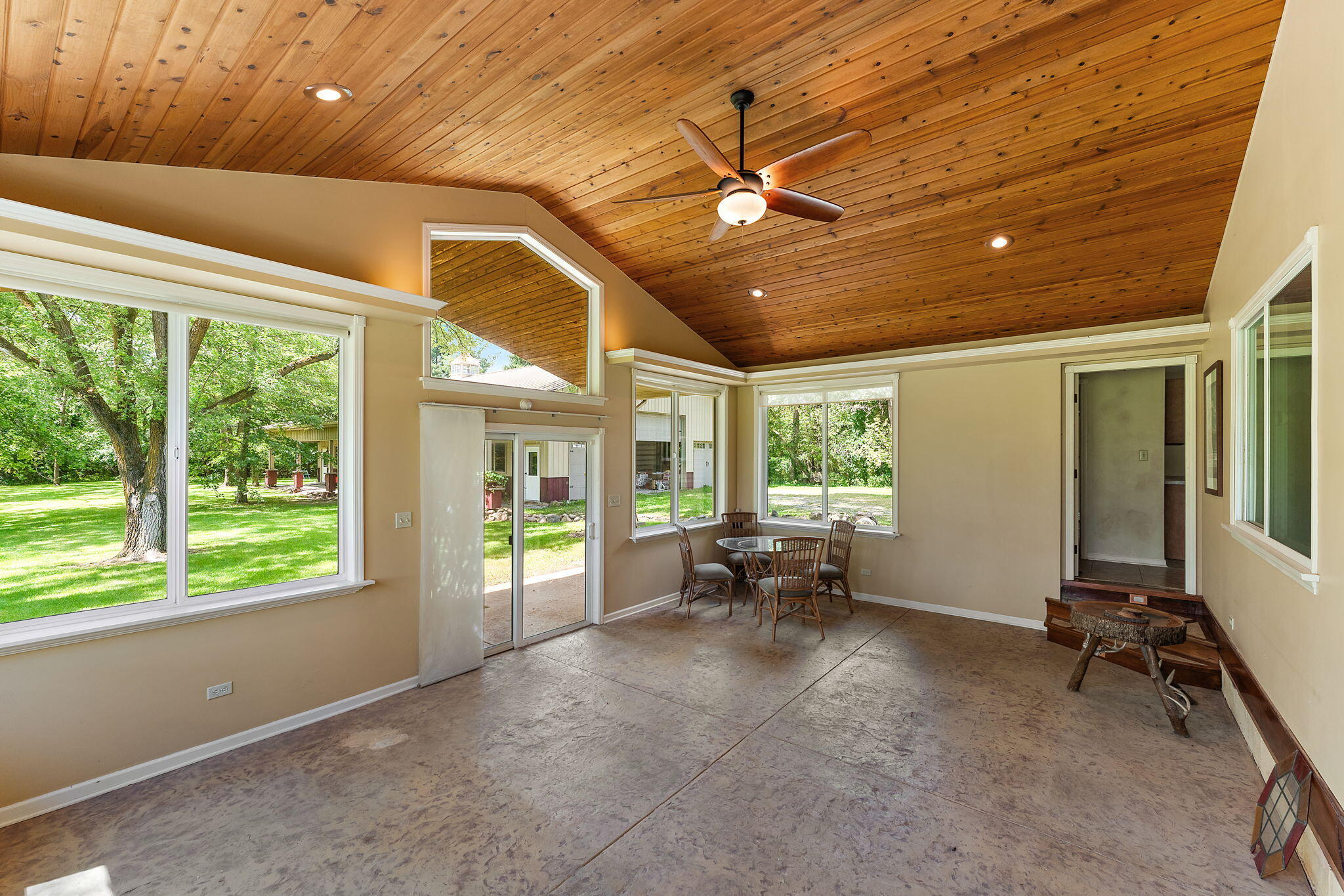 16280 Hendricks Street