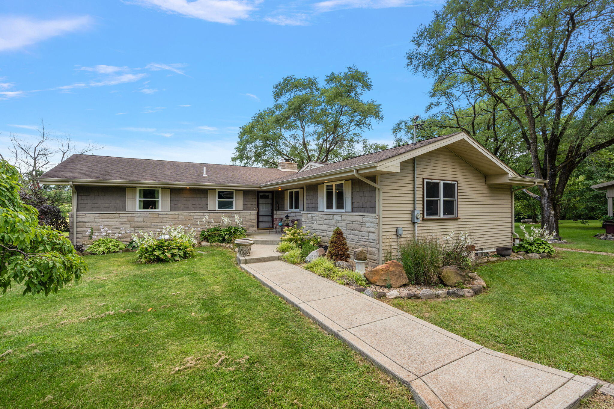 16280 Hendricks Street