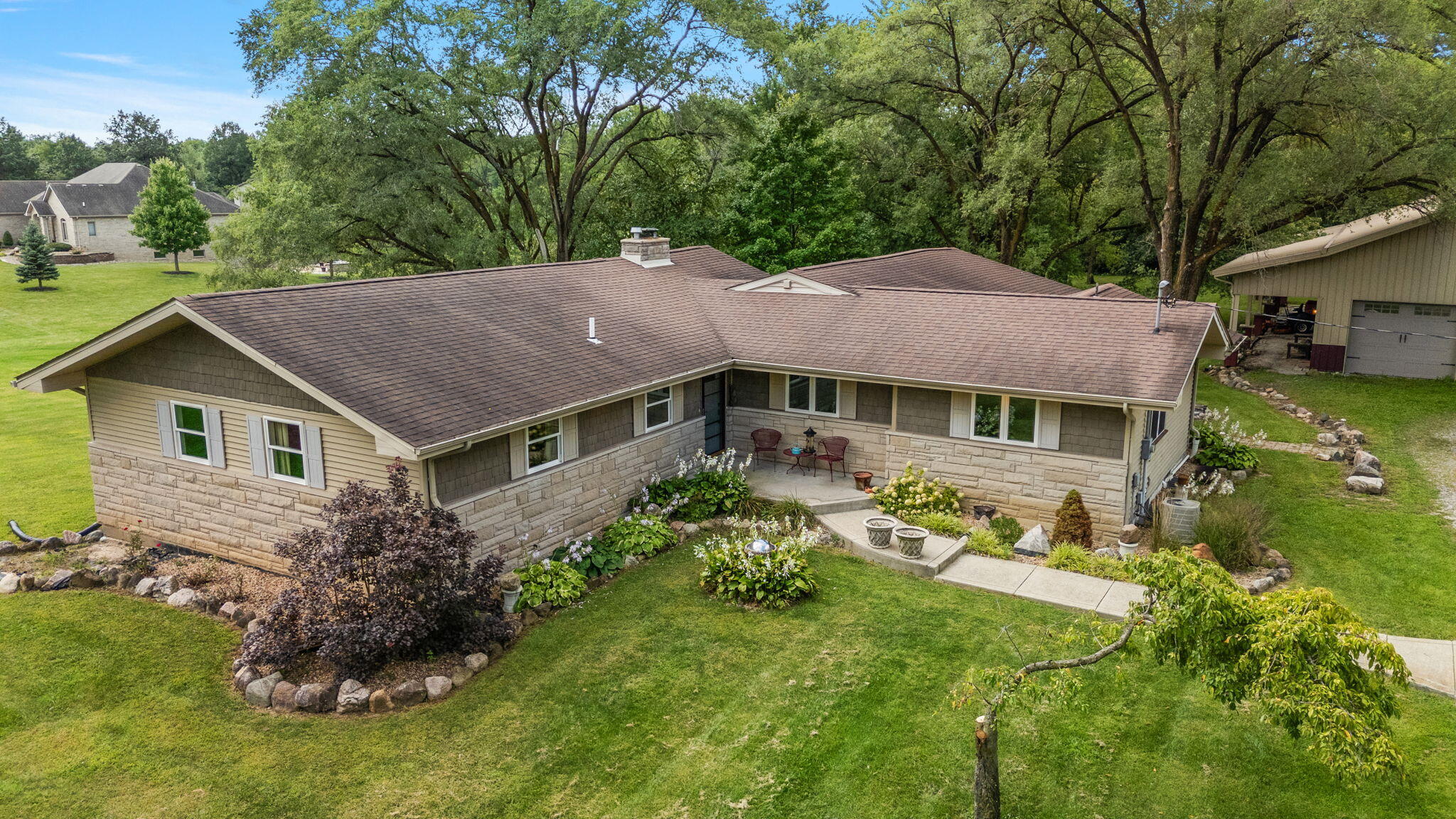 16280 Hendricks Street