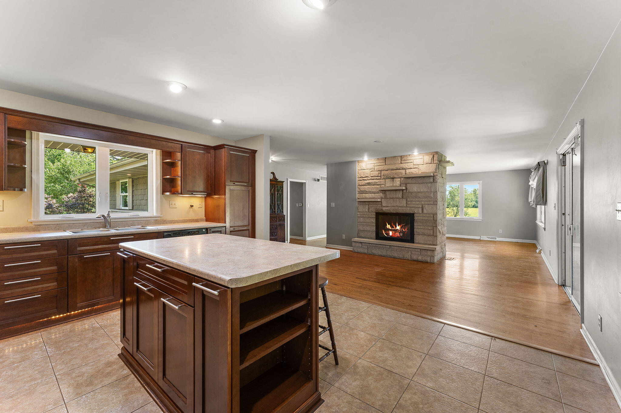 16280 Hendricks Street