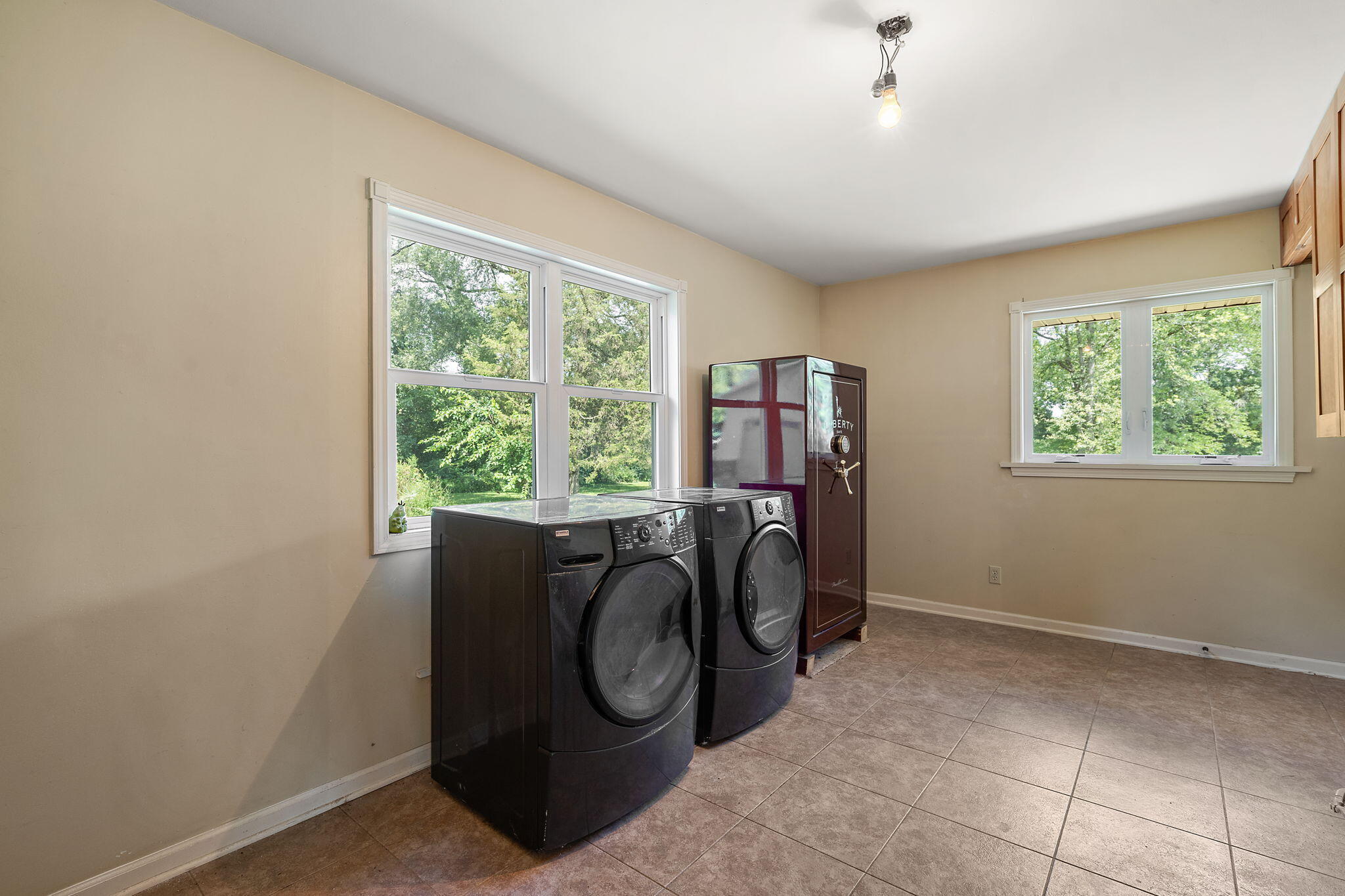 16280 Hendricks Street