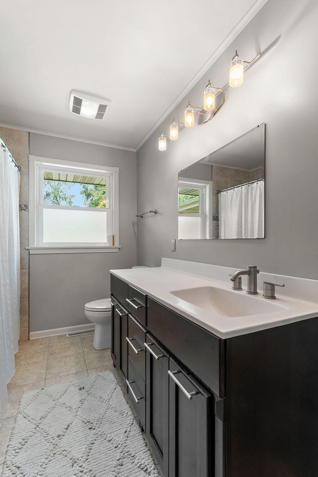 16280 Hendricks Street