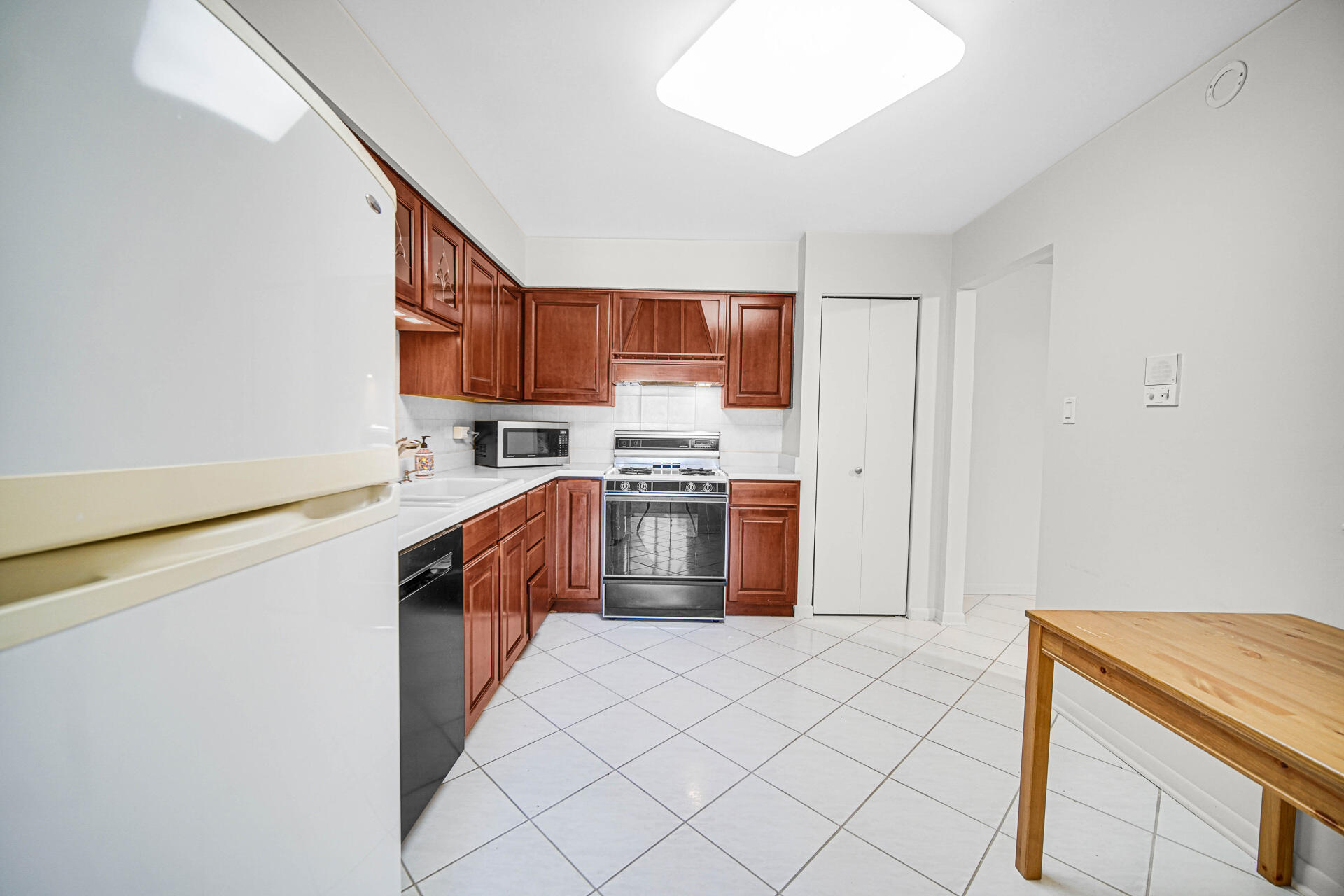 420 Old Stone Road Unit: H-4