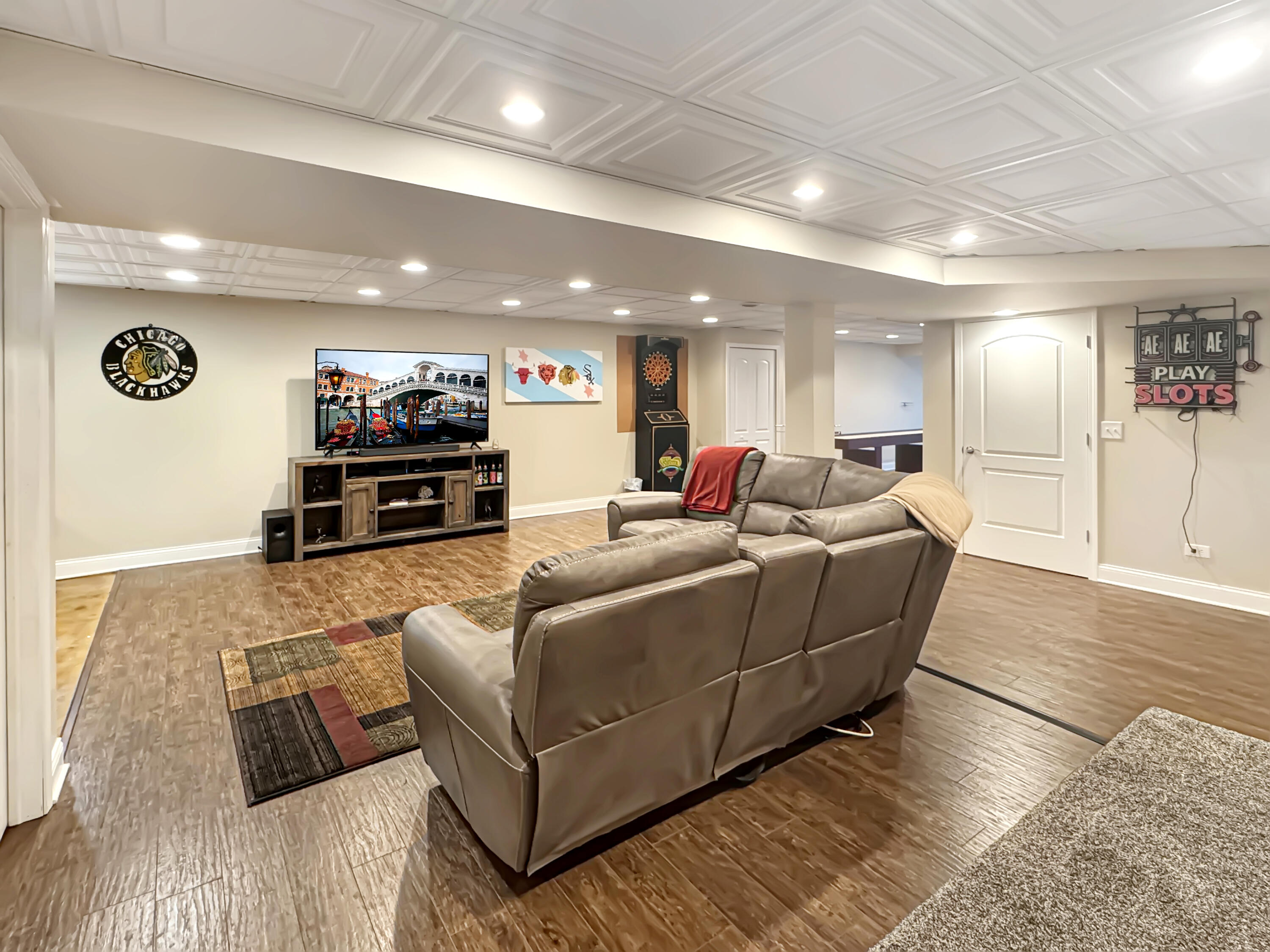 8185 Hawthorne Drive