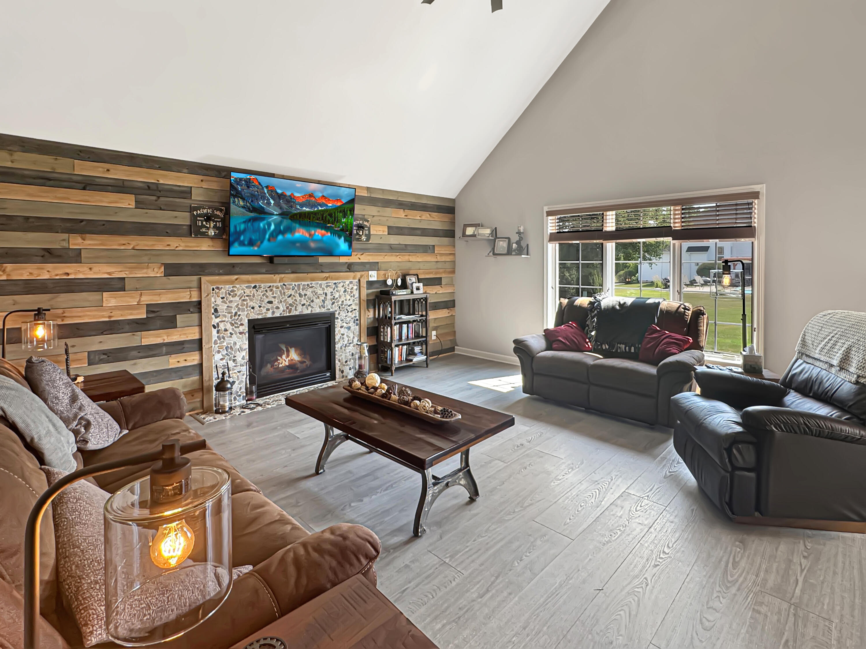 8185 Hawthorne Drive