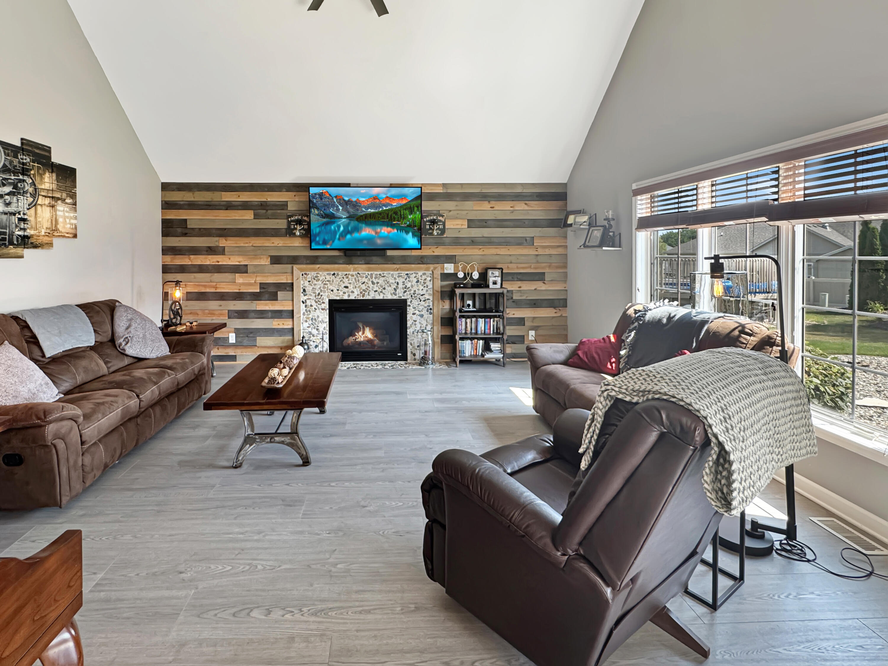 8185 Hawthorne Drive