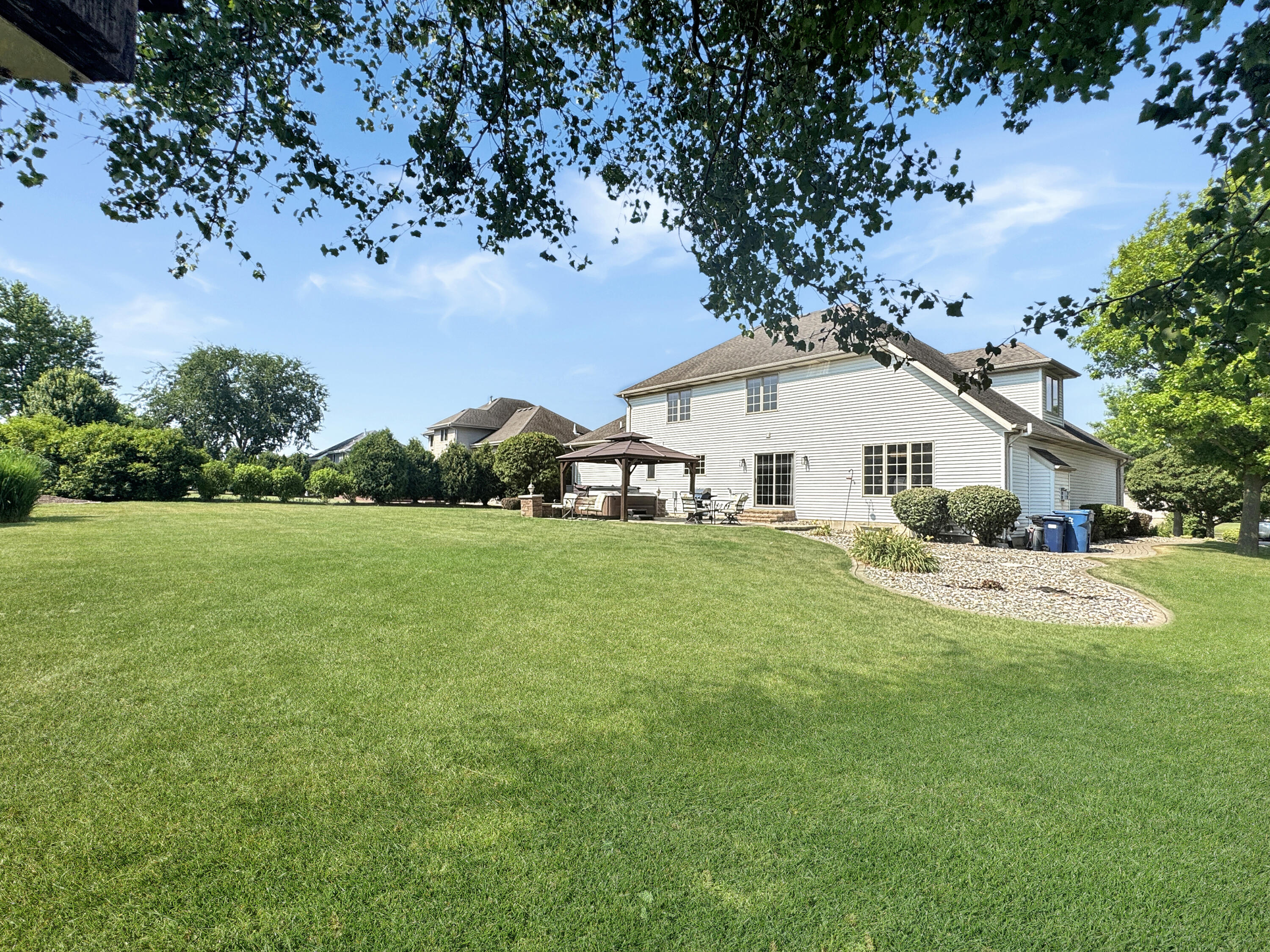 8185 Hawthorne Drive