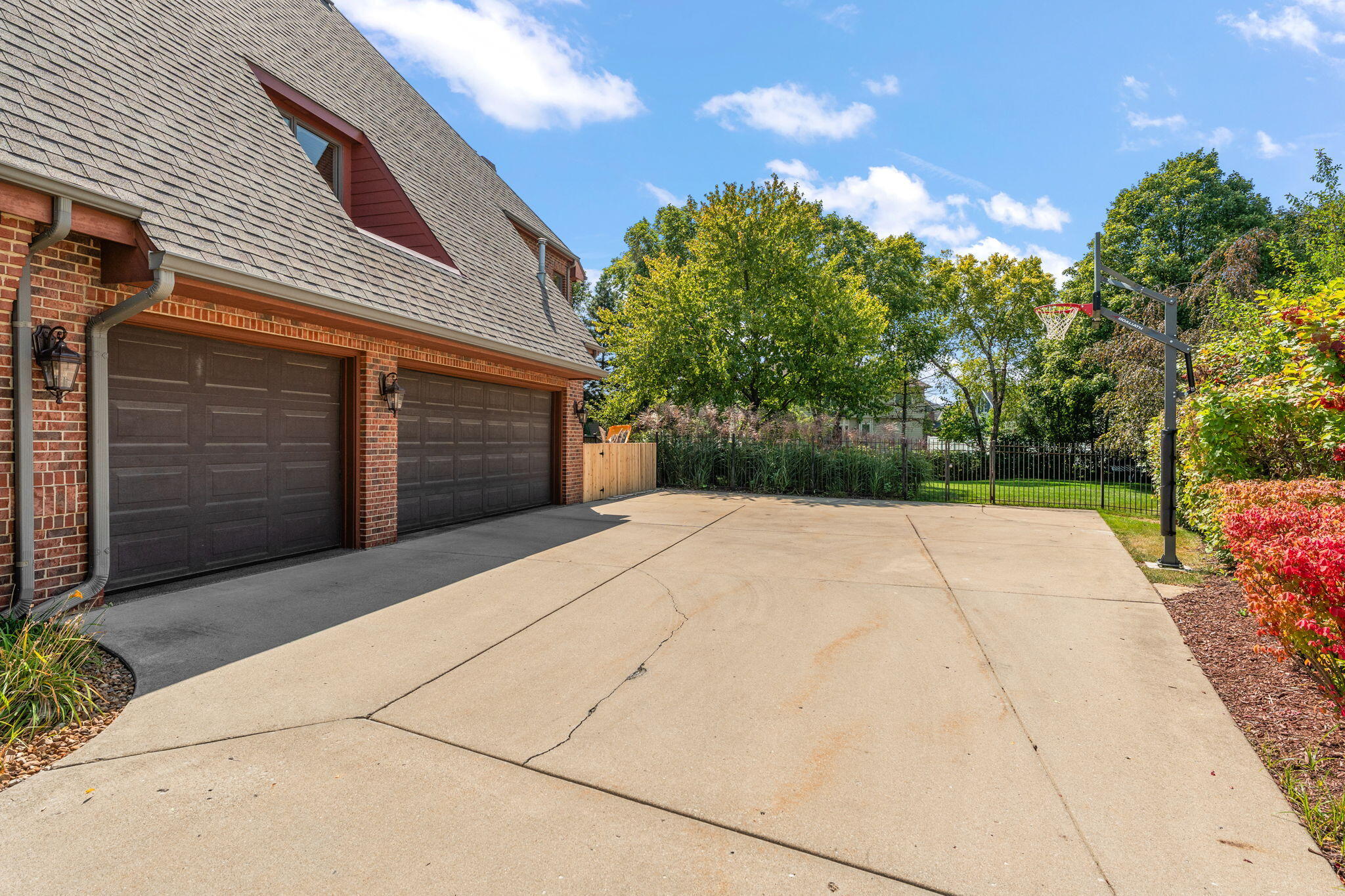 10022 Tanglewood Court