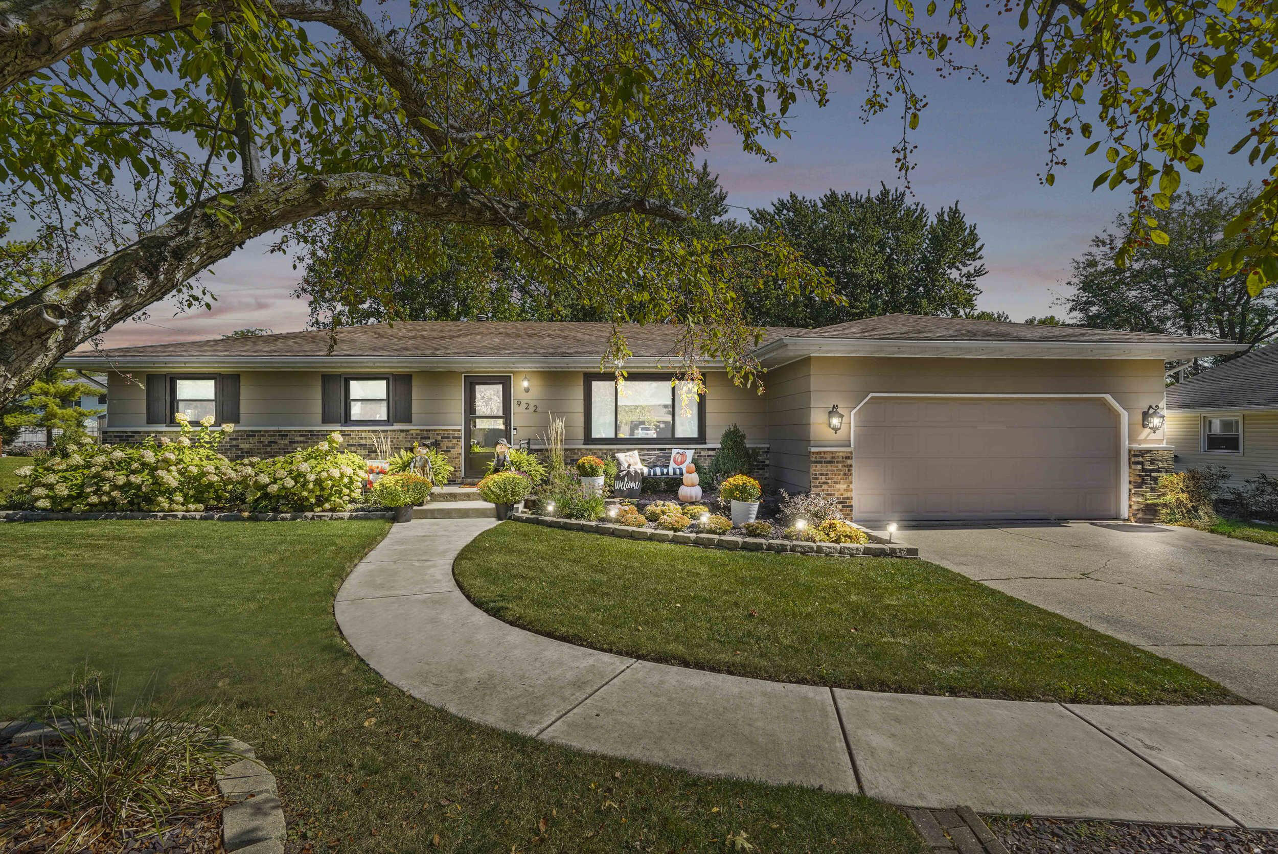 922 Maxwell Court