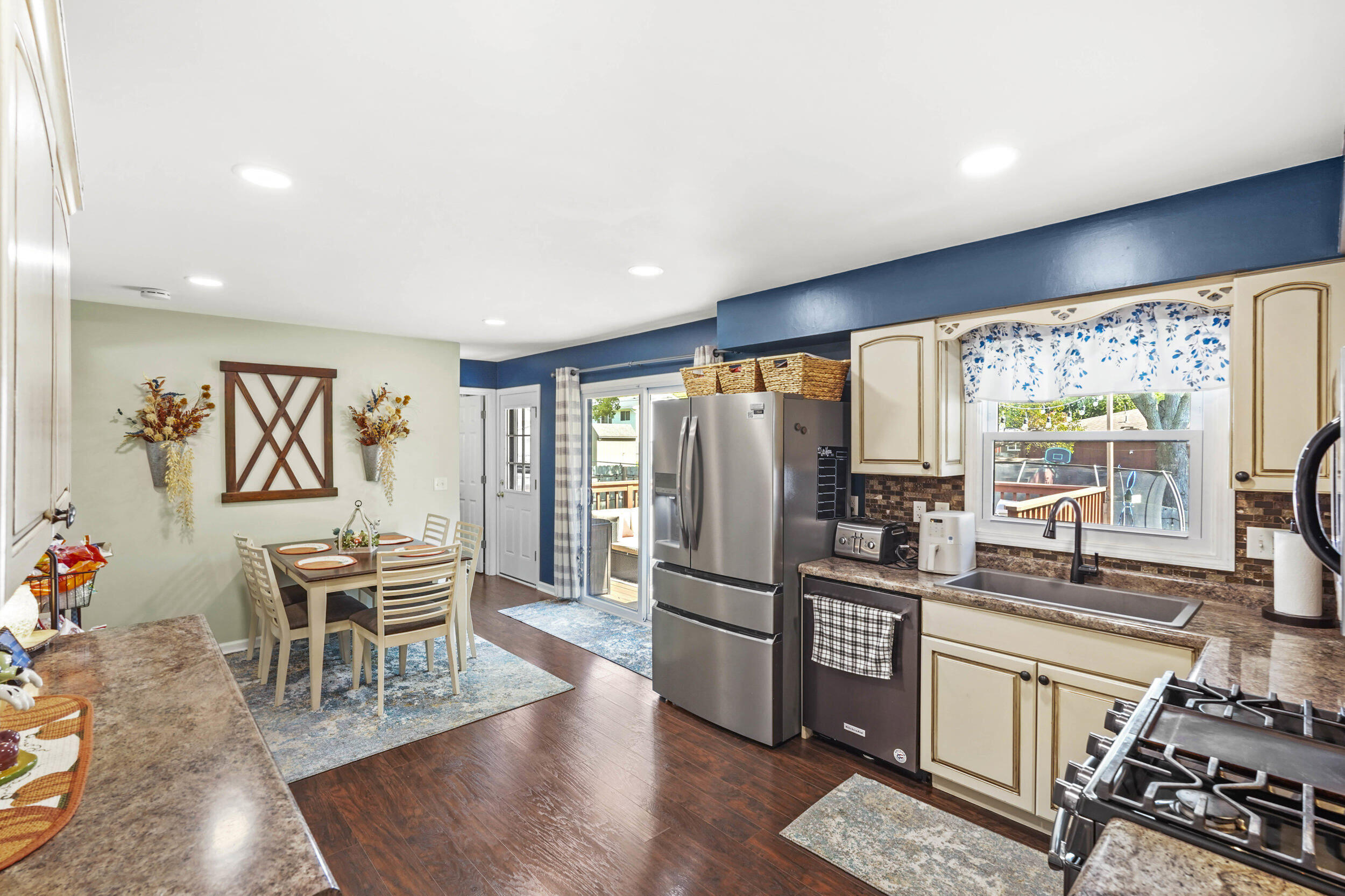 922 Maxwell Court