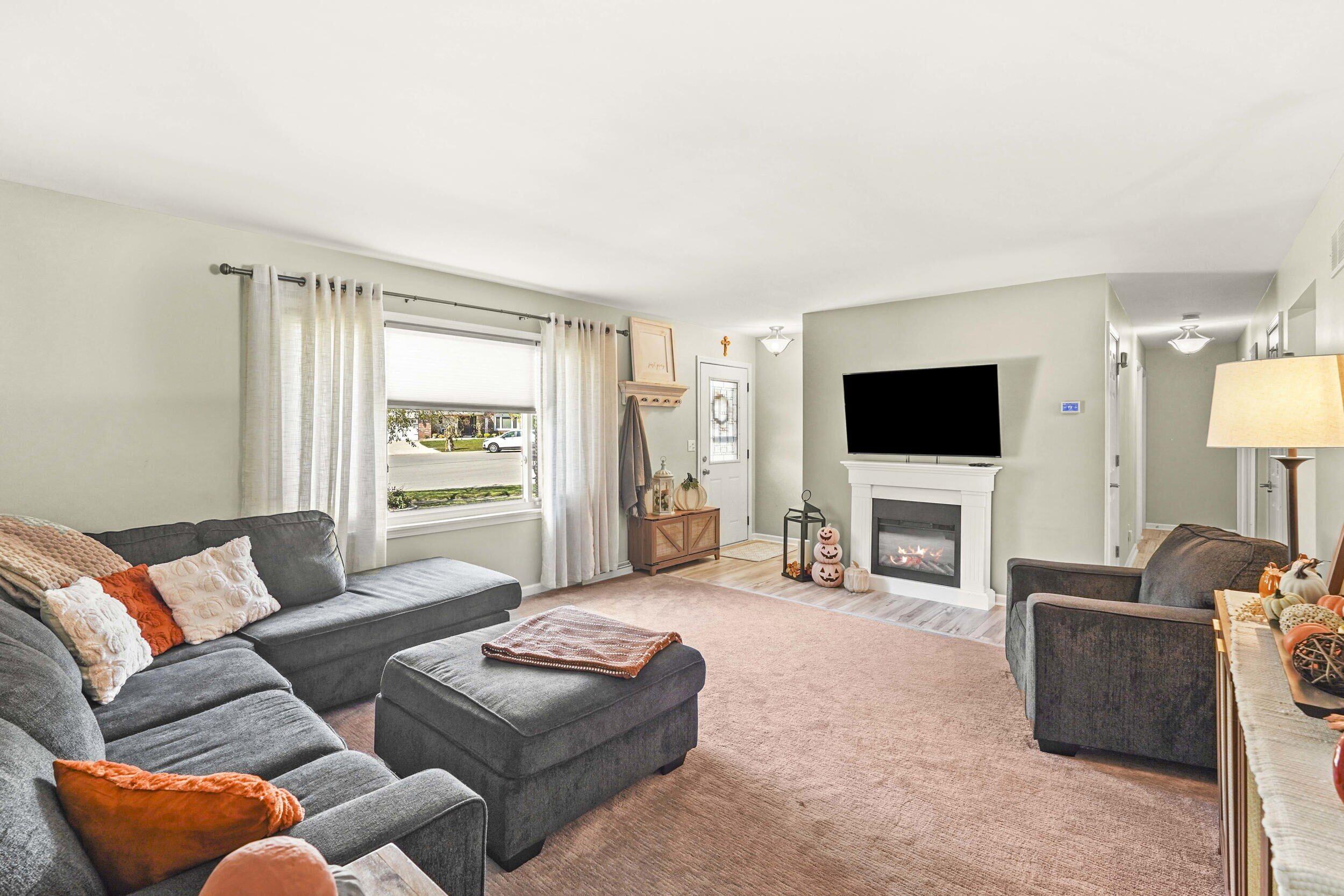 922 Maxwell Court
