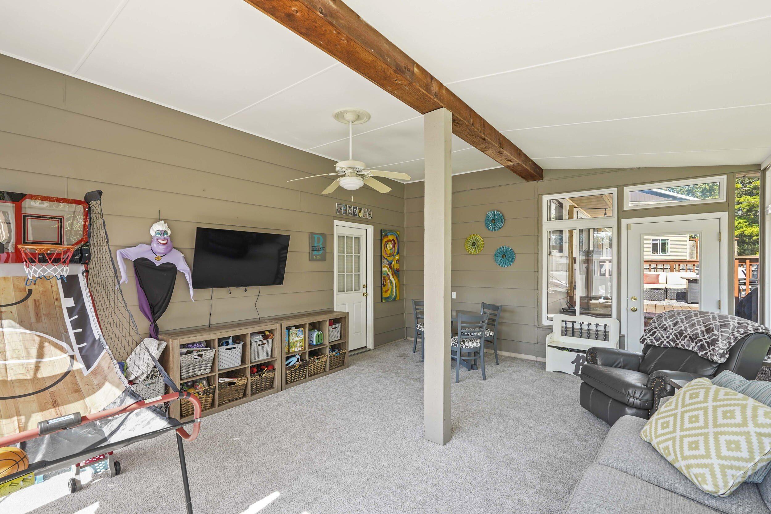 922 Maxwell Court