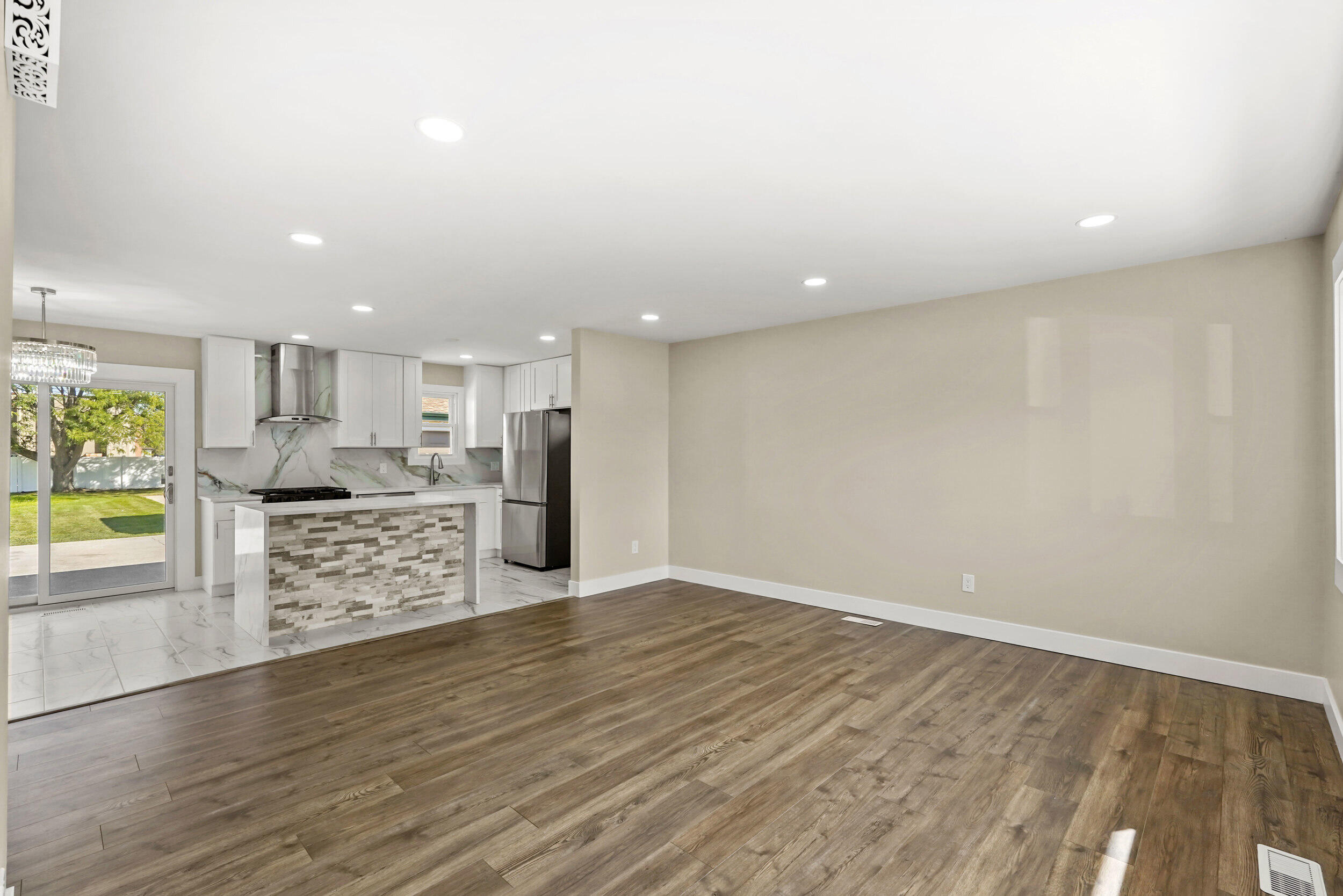 1341 Capri Lane