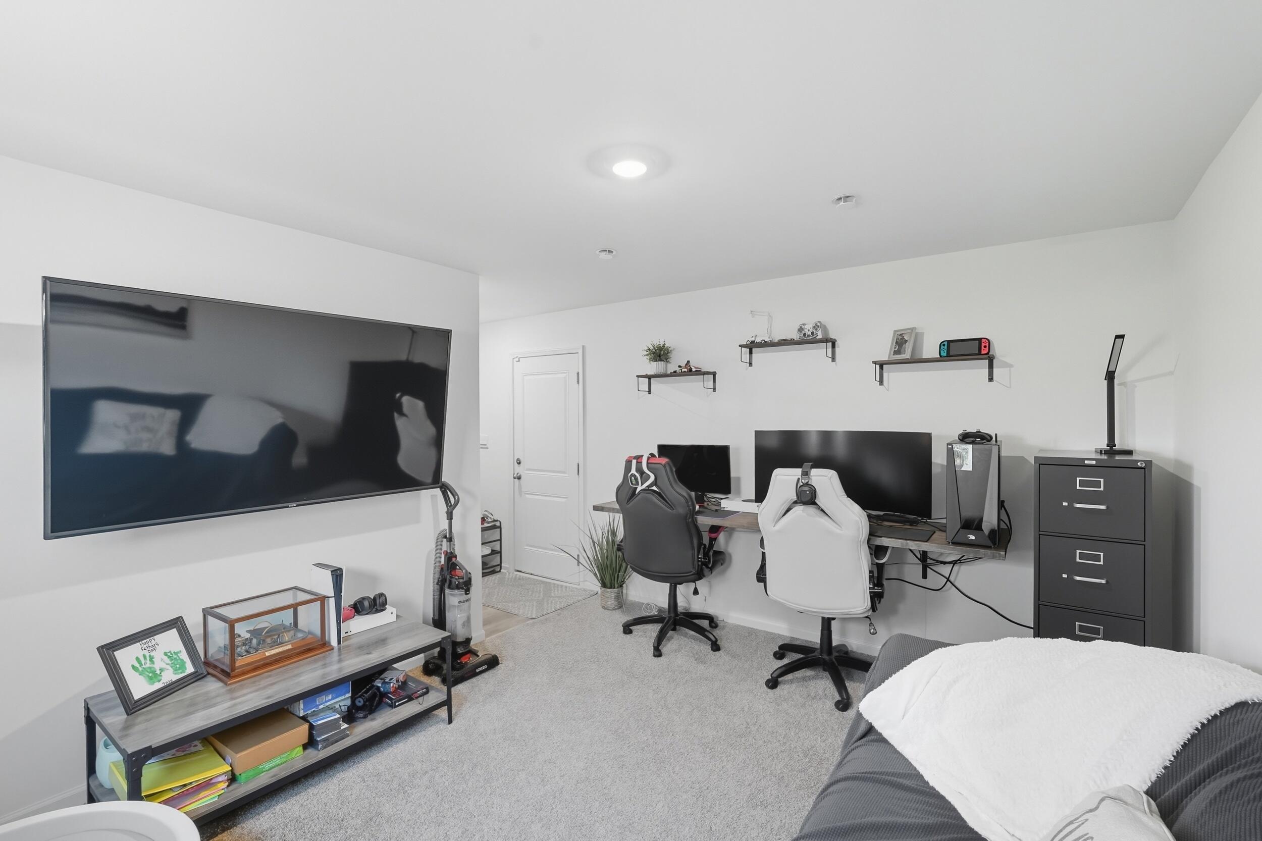 8700 Larkspur Lane