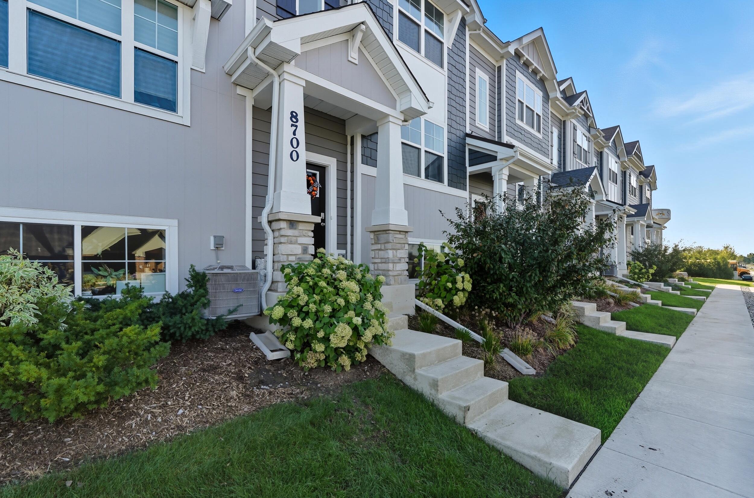 8700 Larkspur Lane