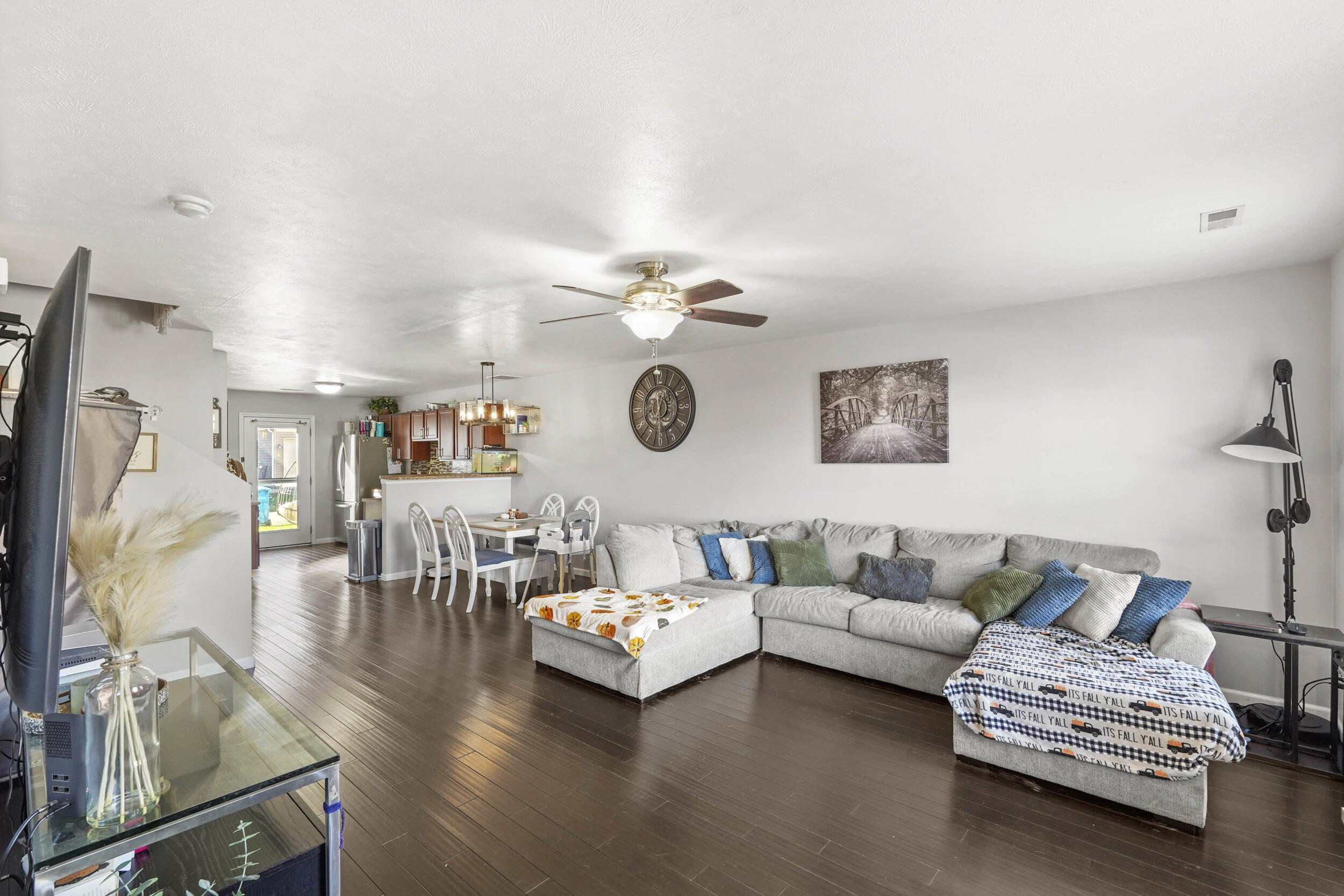 10421 Paramount Way