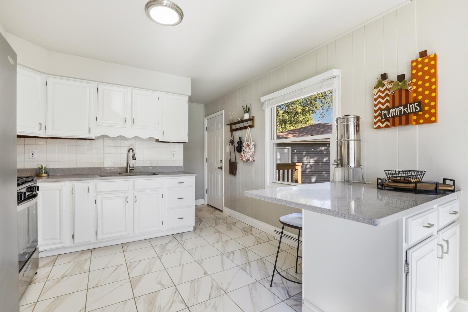 924 W Crestview Court