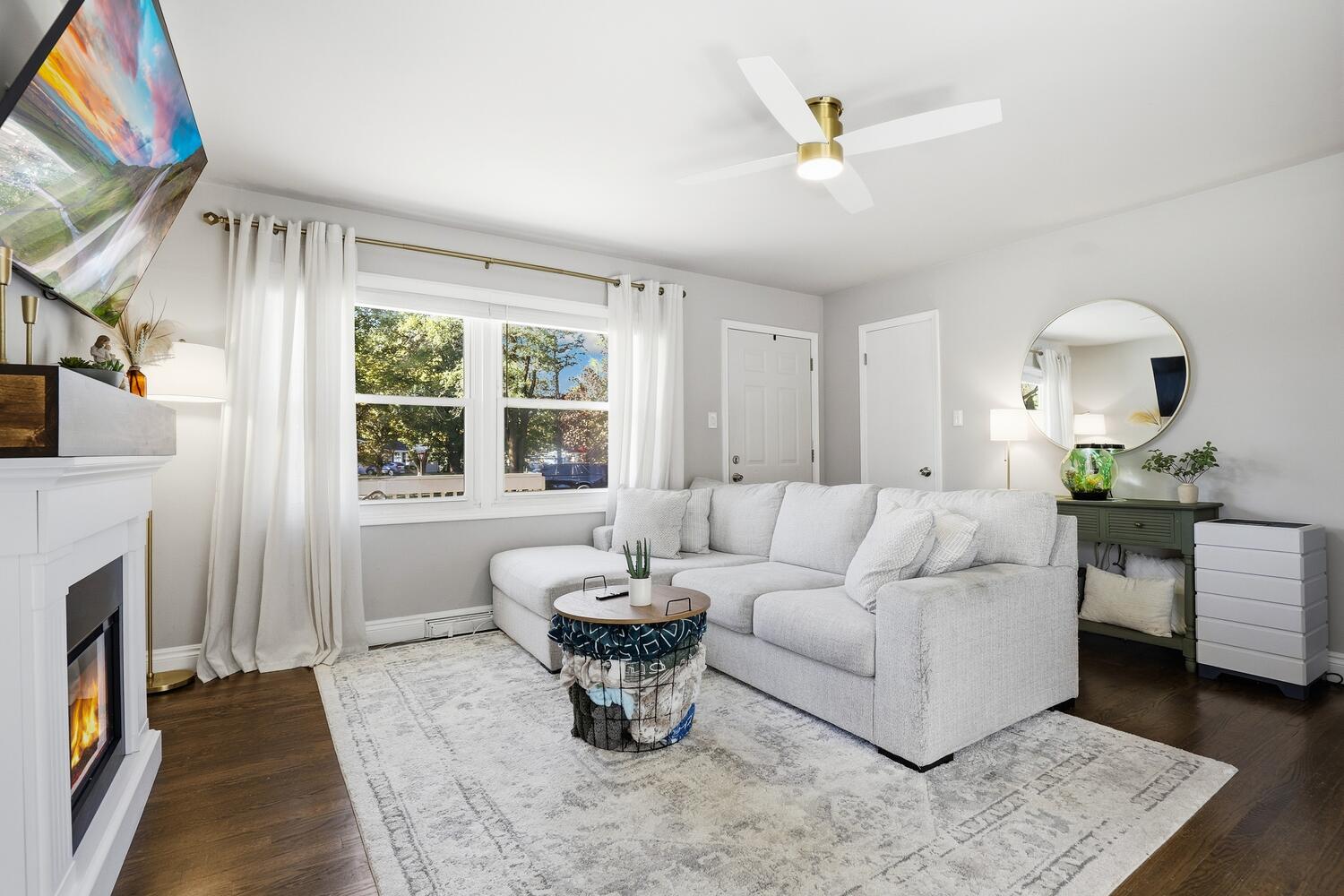 924 W Crestview Court