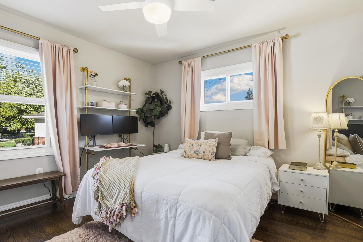 924 W Crestview Court