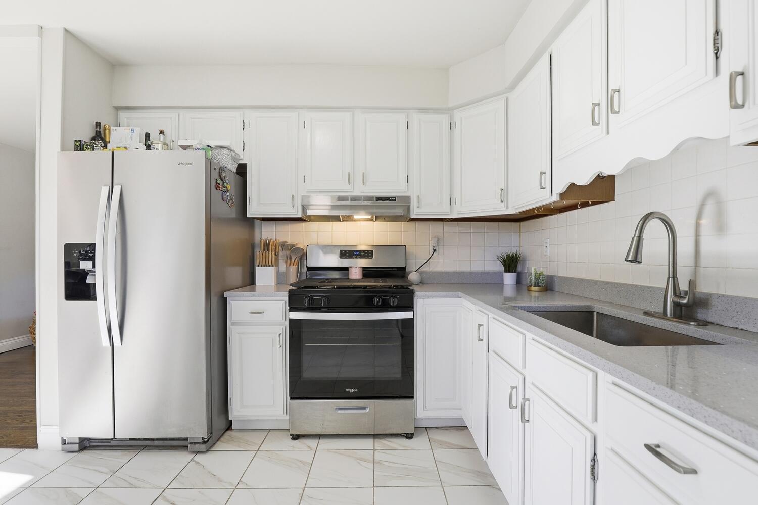 924 W Crestview Court