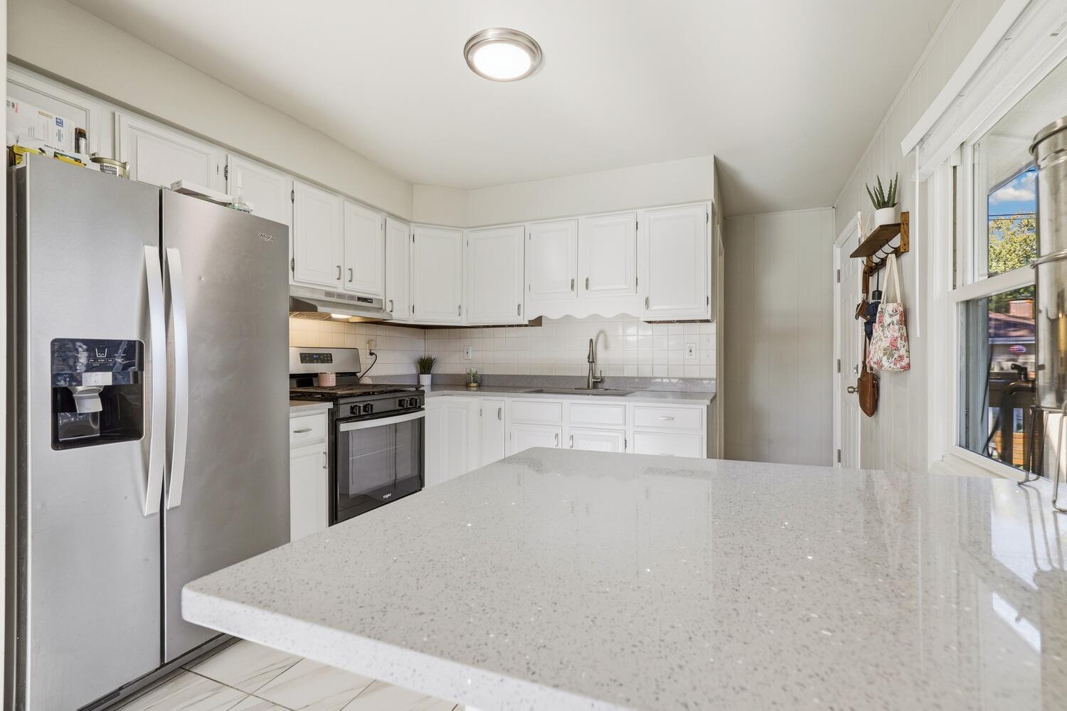 924 W Crestview Court