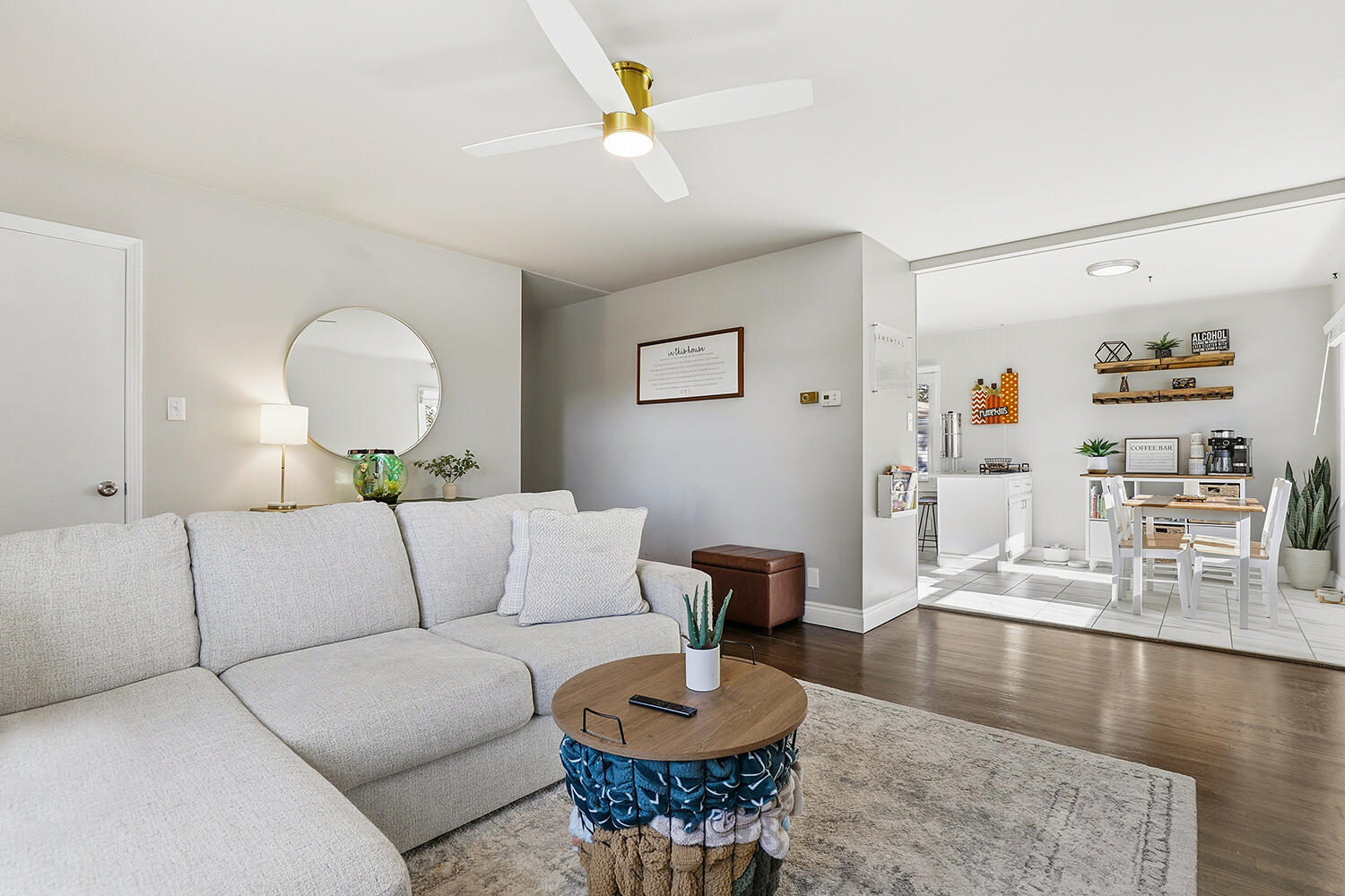 924 W Crestview Court