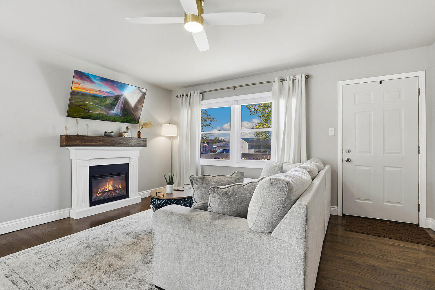 924 W Crestview Court