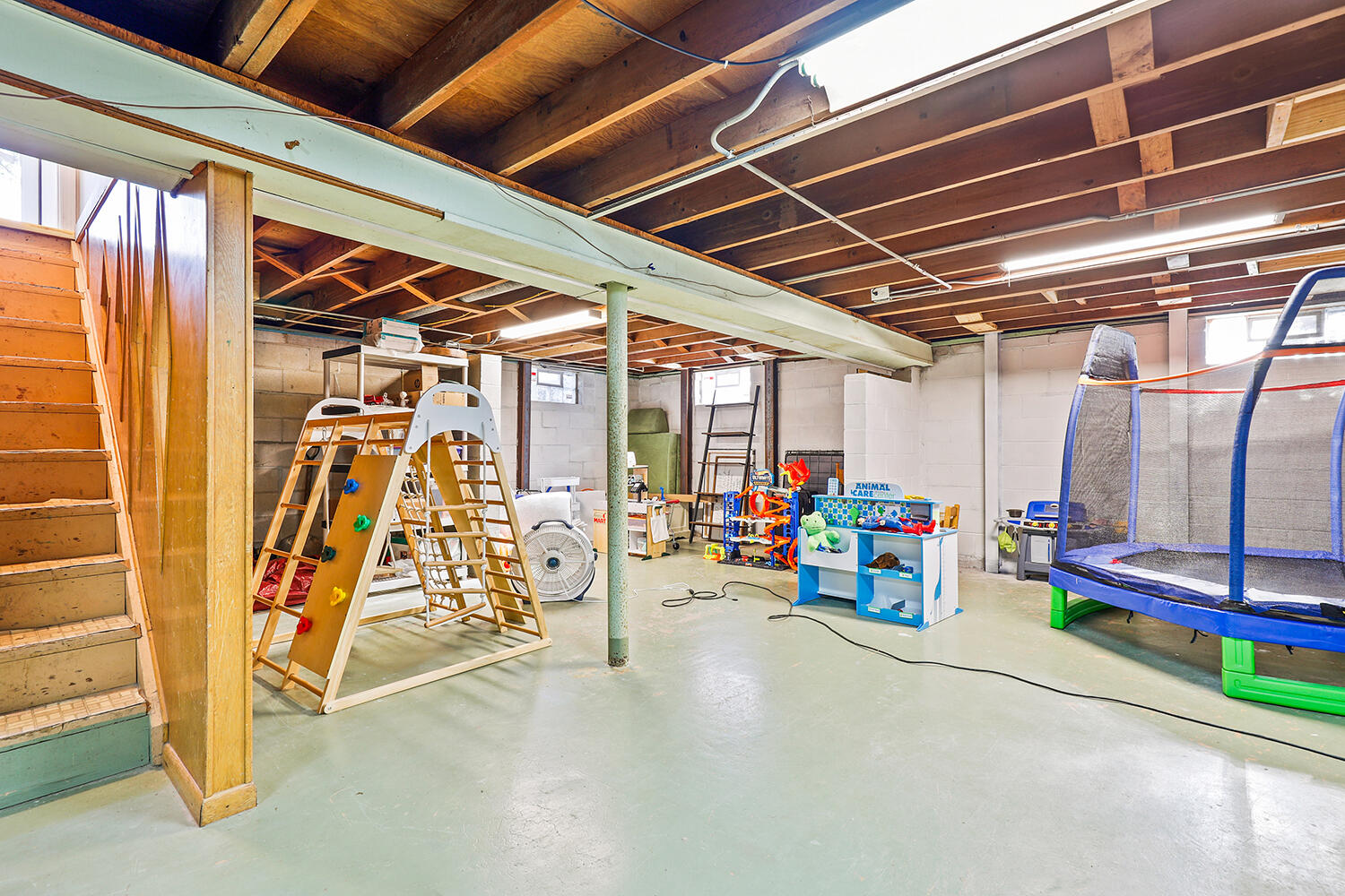 924 W Crestview Court