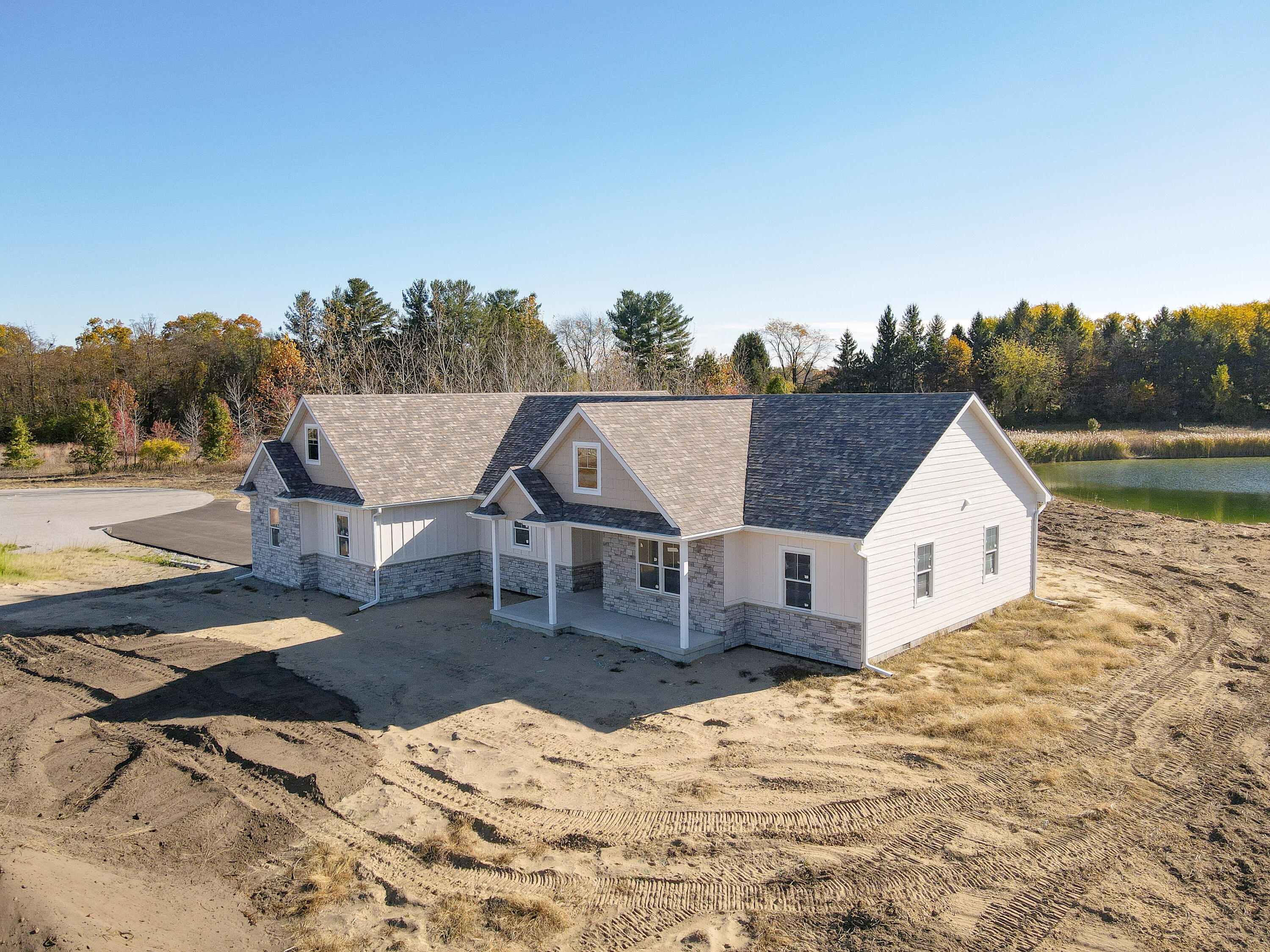 4115 N Lake Court
