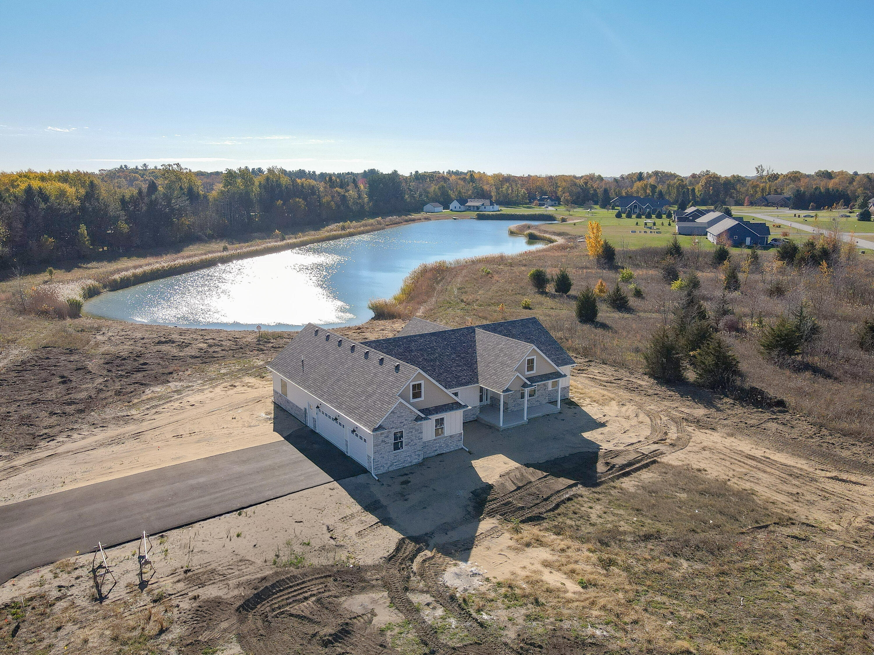4115 N Lake Court
