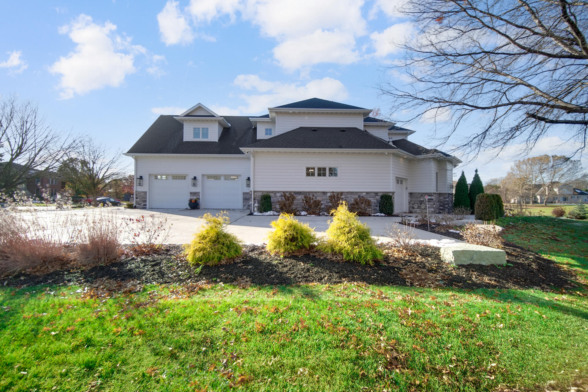 917 Perthshire Lane