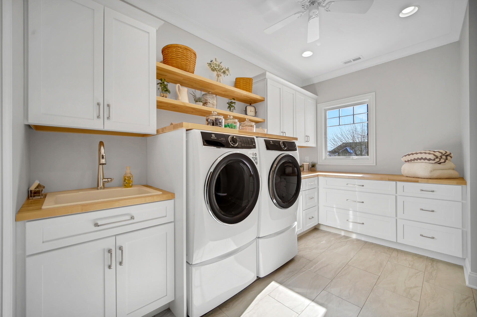 917 Perthshire Lane