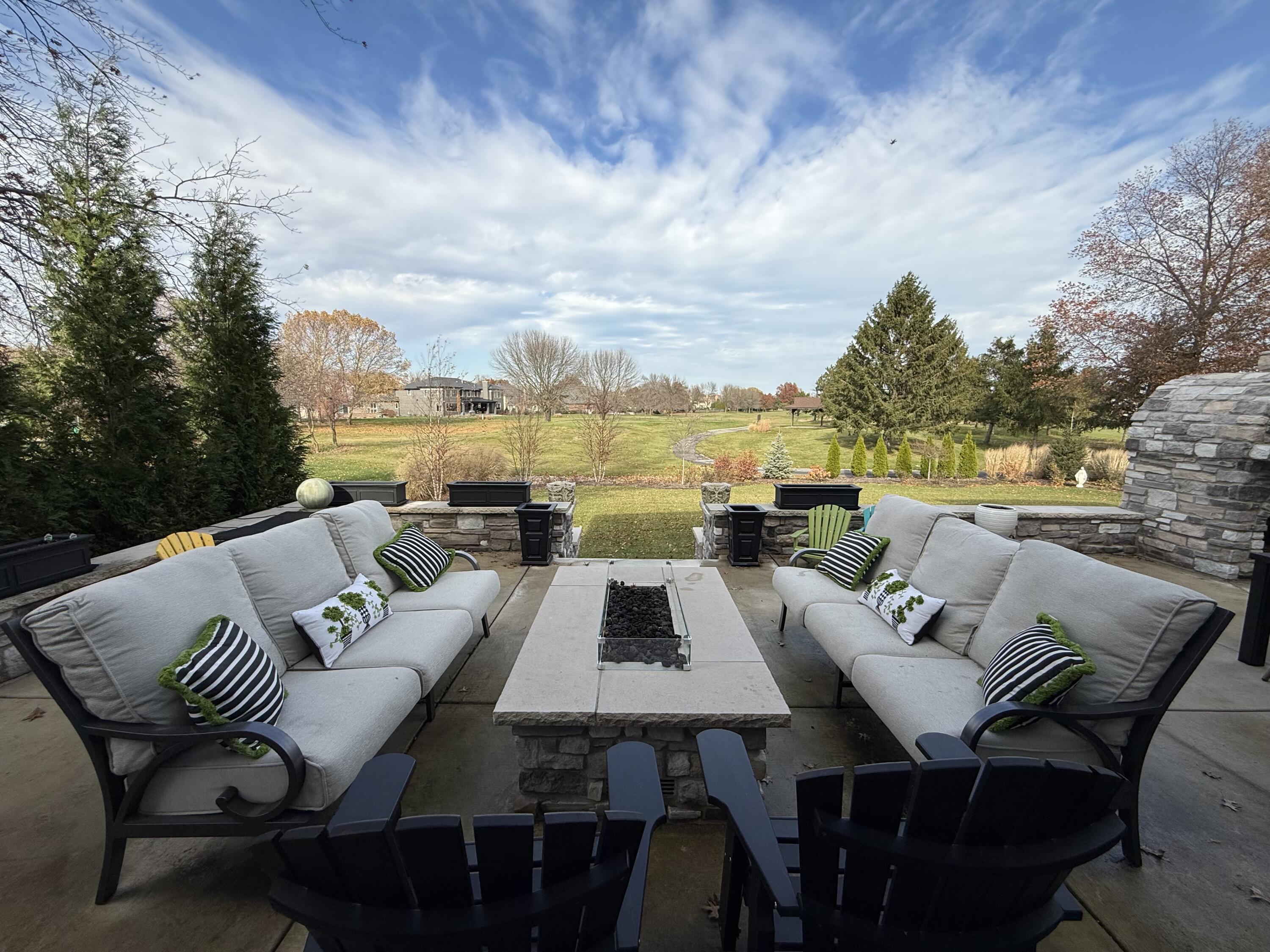 917 Perthshire Lane