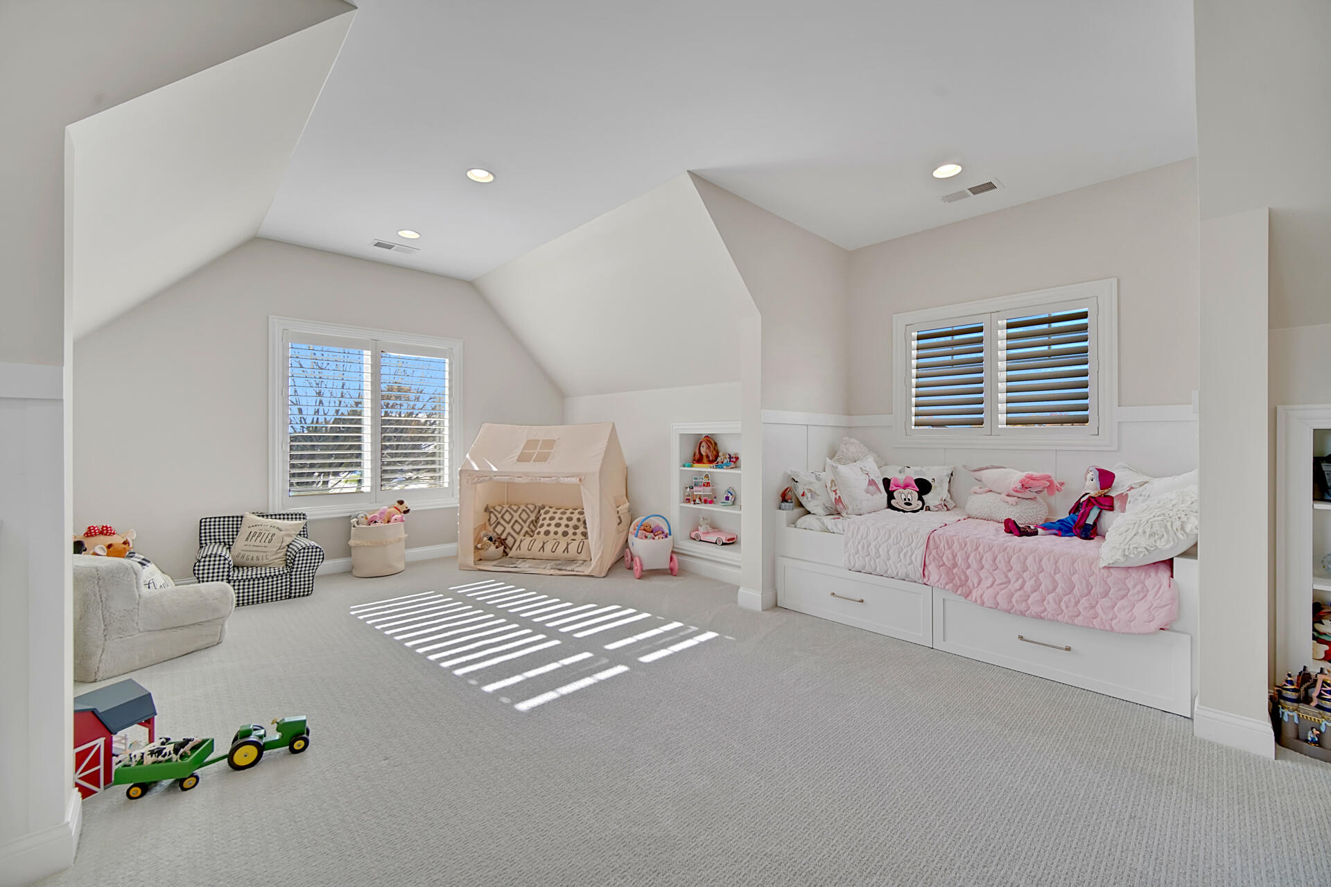 917 Perthshire Lane