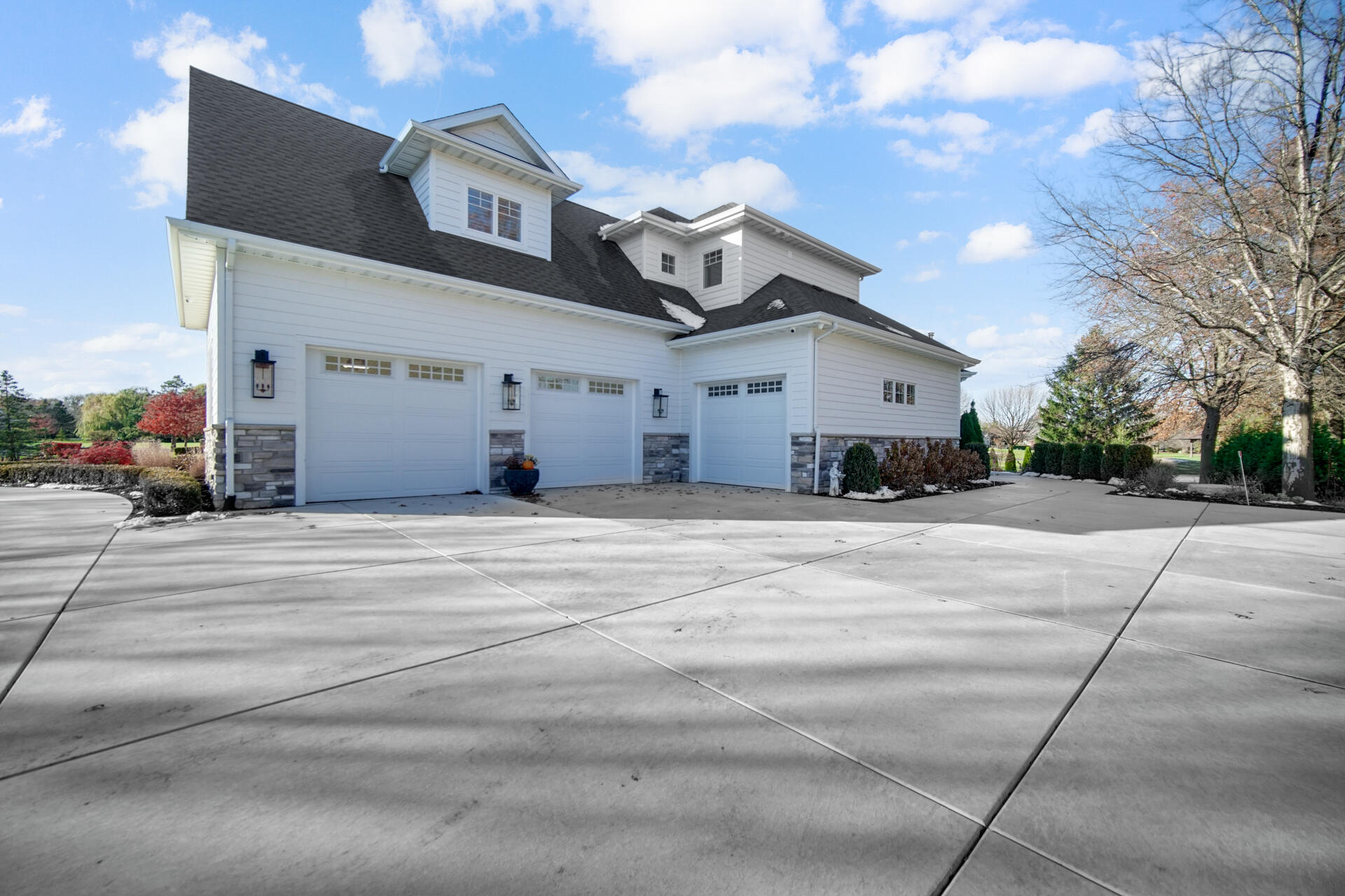 917 Perthshire Lane