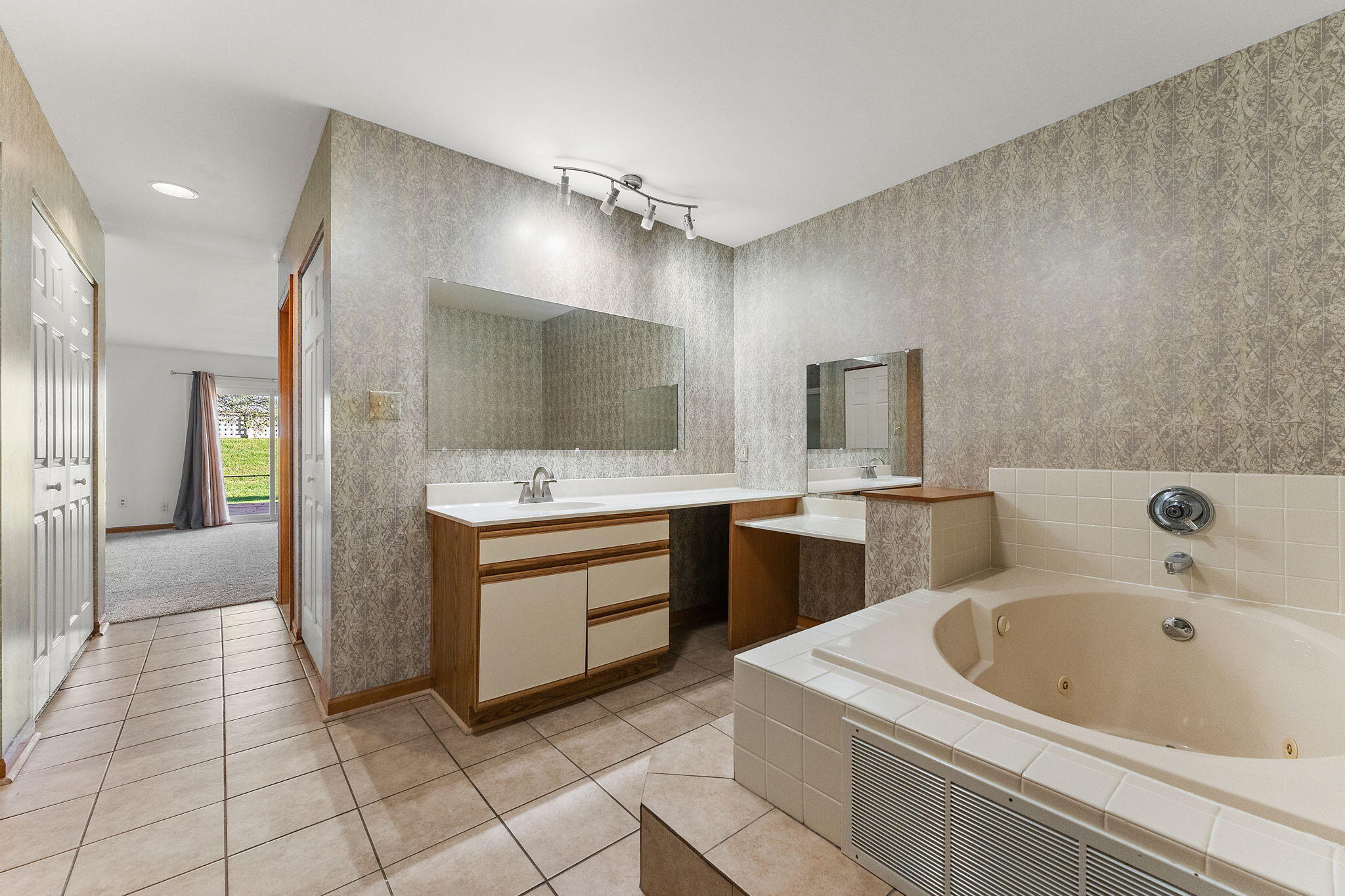 1535 W 93rd Court